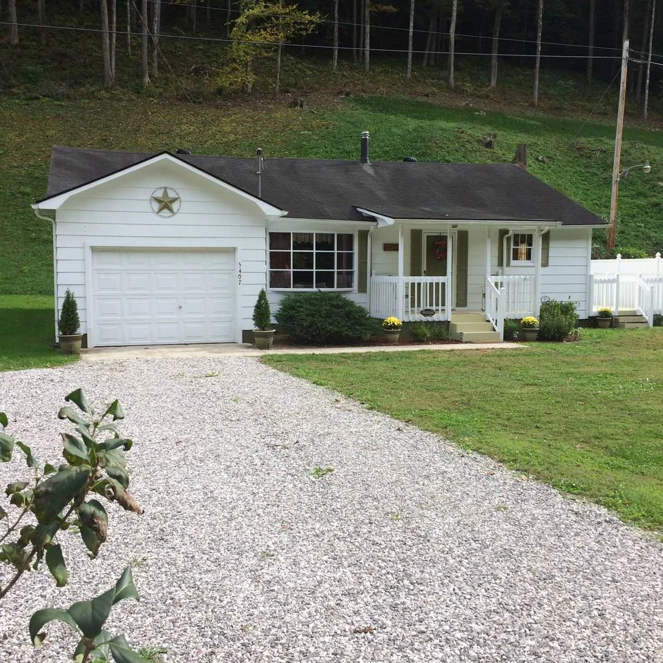 COWAN CREEK COTTAGE.jpg