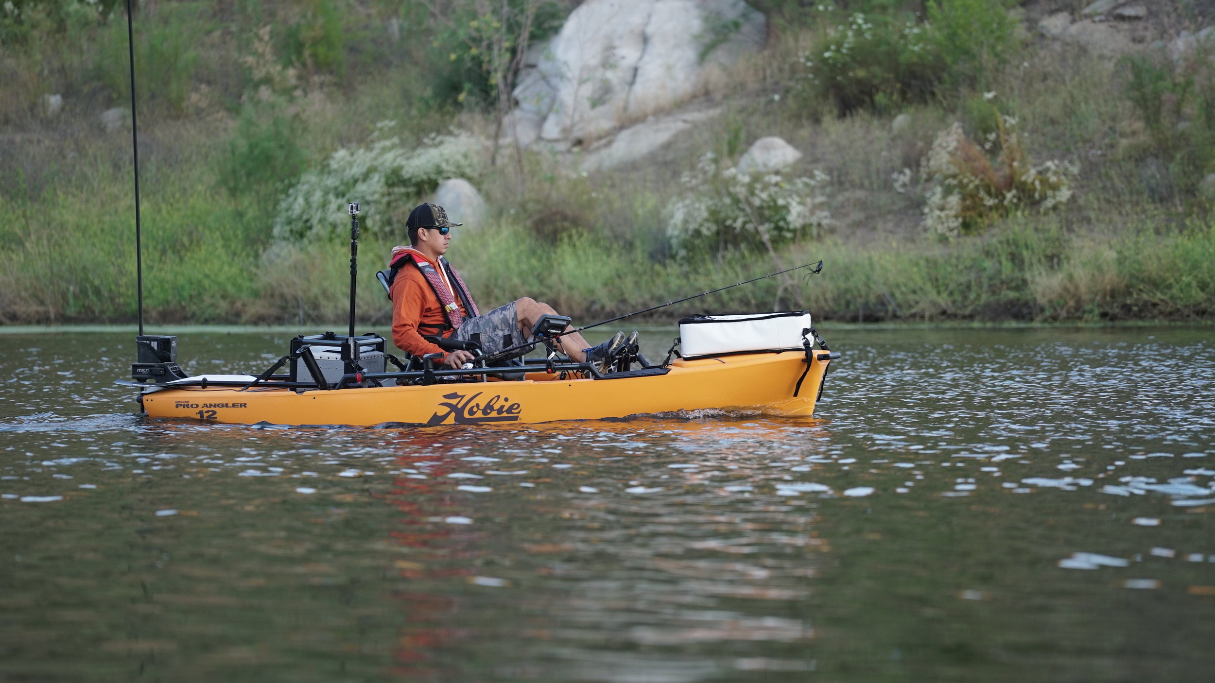 ProAngler12_action_fishing_peddling_papaya.jpg