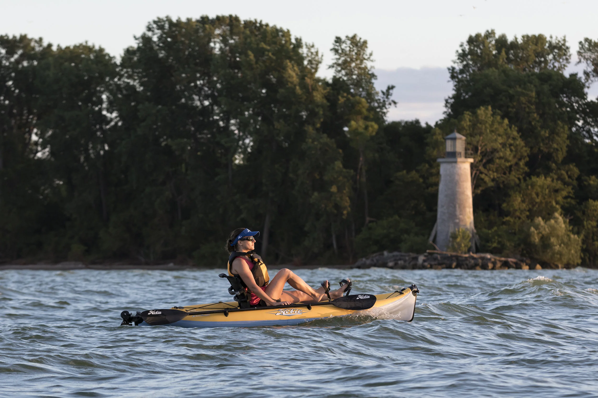 i9S-action-Erie-lighthouse-lg.jpg