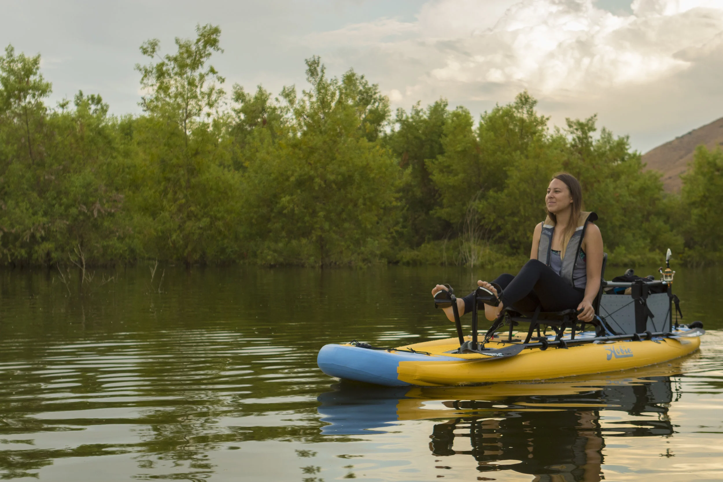 i11S_action_female_mango_trees_lake.jpg