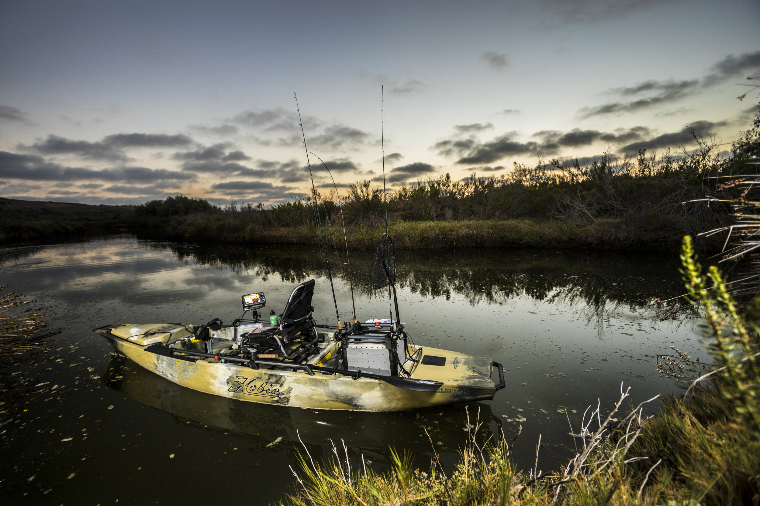 ProAngler14-studio-outdoor-camo-rigged-swamp-8209-full.jpg