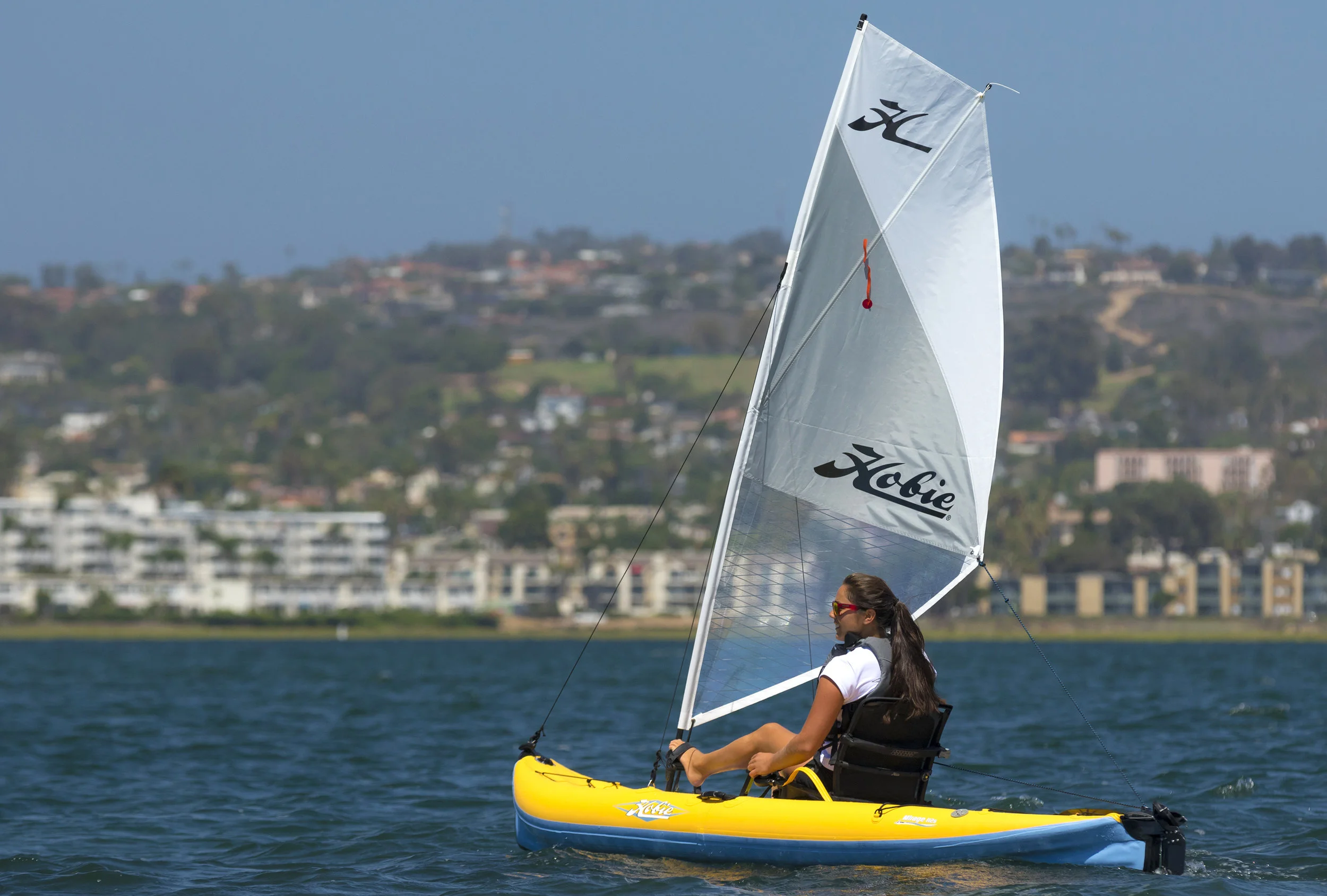 i12S-action-vantage-sailkit-hills-lg.jpg