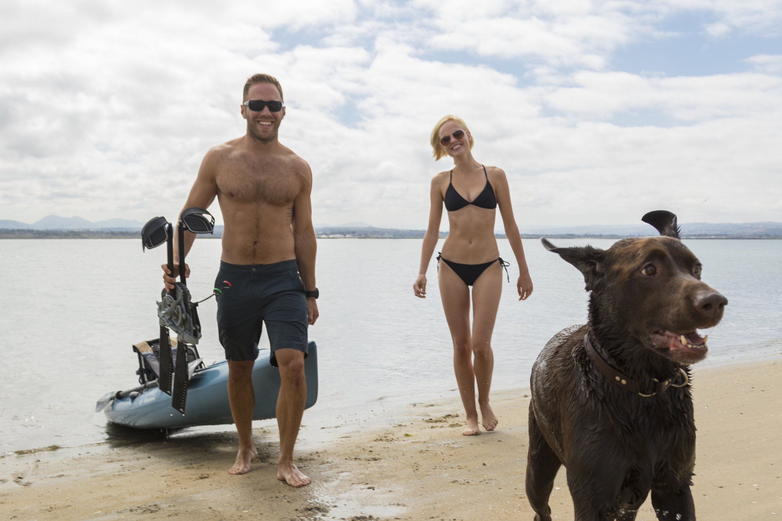 Revolution13_action_dog_couple_beach_carry.jpg