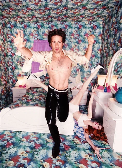 Duchovny clearly striking his "James Wood on the cover of Videodrome" pose.