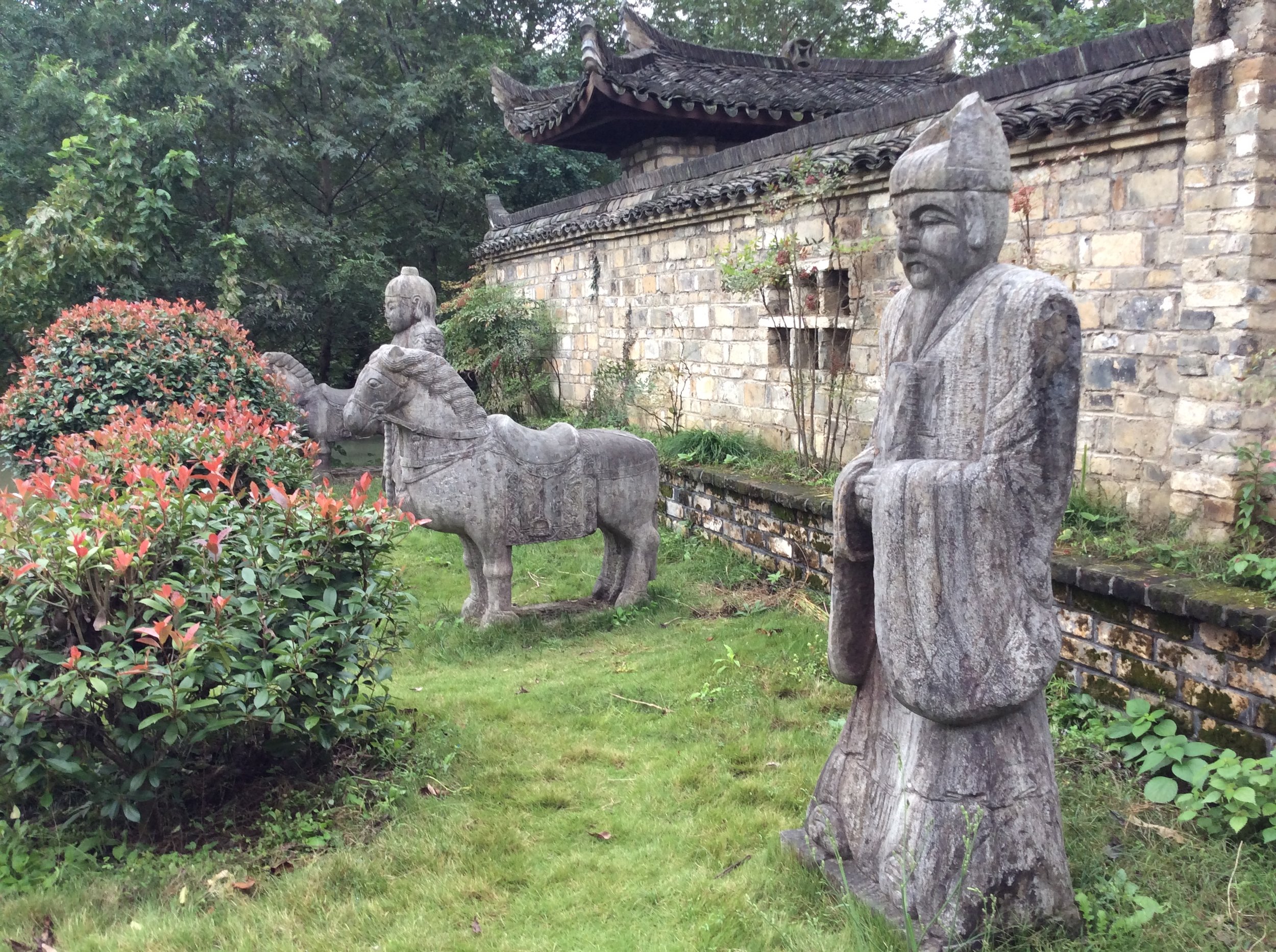  Sculptures at The Peach Blossom Pool Holiday Hotel 