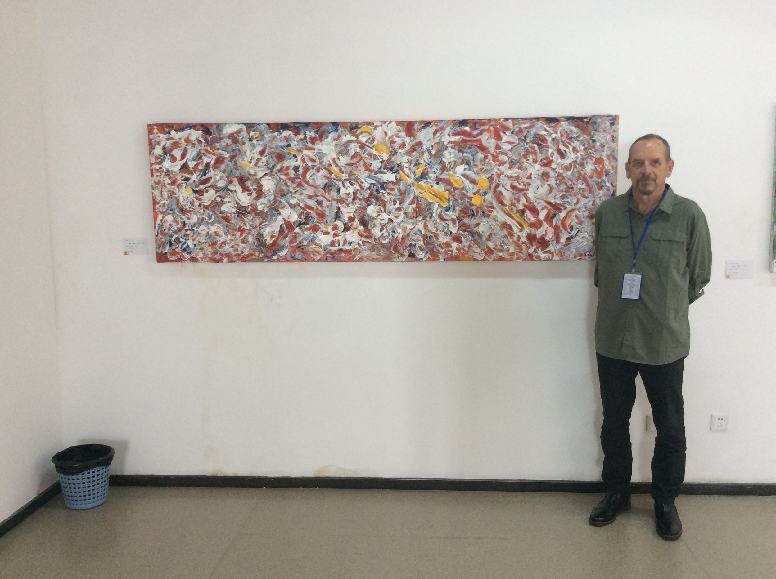  Robert Scott with his artwork at the Xuancheng Exhibition 