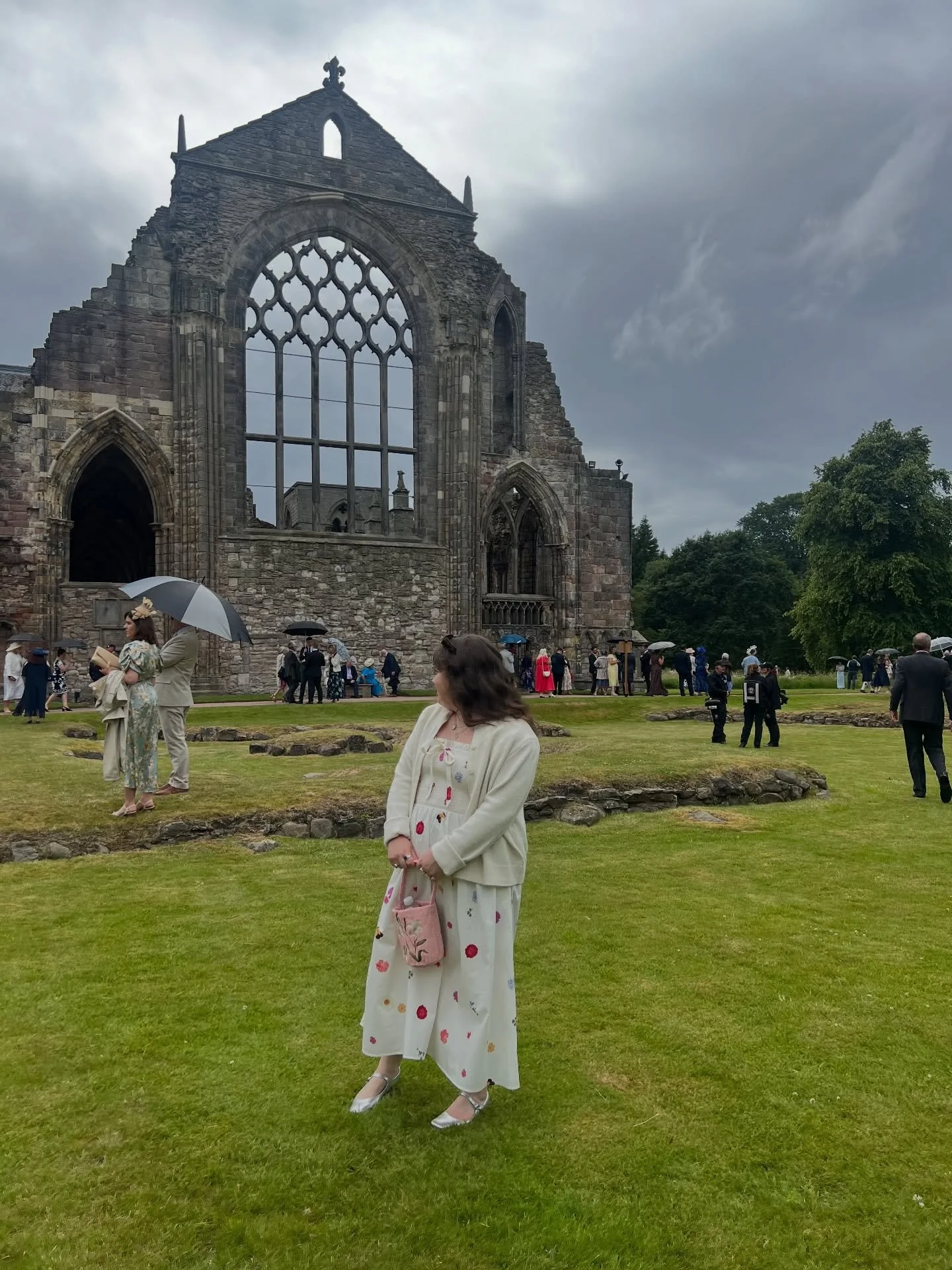 Such a delight to be invited to the Royal Garden Party at the Palace of Holyroodhouse in Edinburgh yesterday 🍃✨ Not even the rain could wash away the buzz 🐝 

There were tartan umbrellas a plenty! (and some very great hats) 👒 I even got to take my