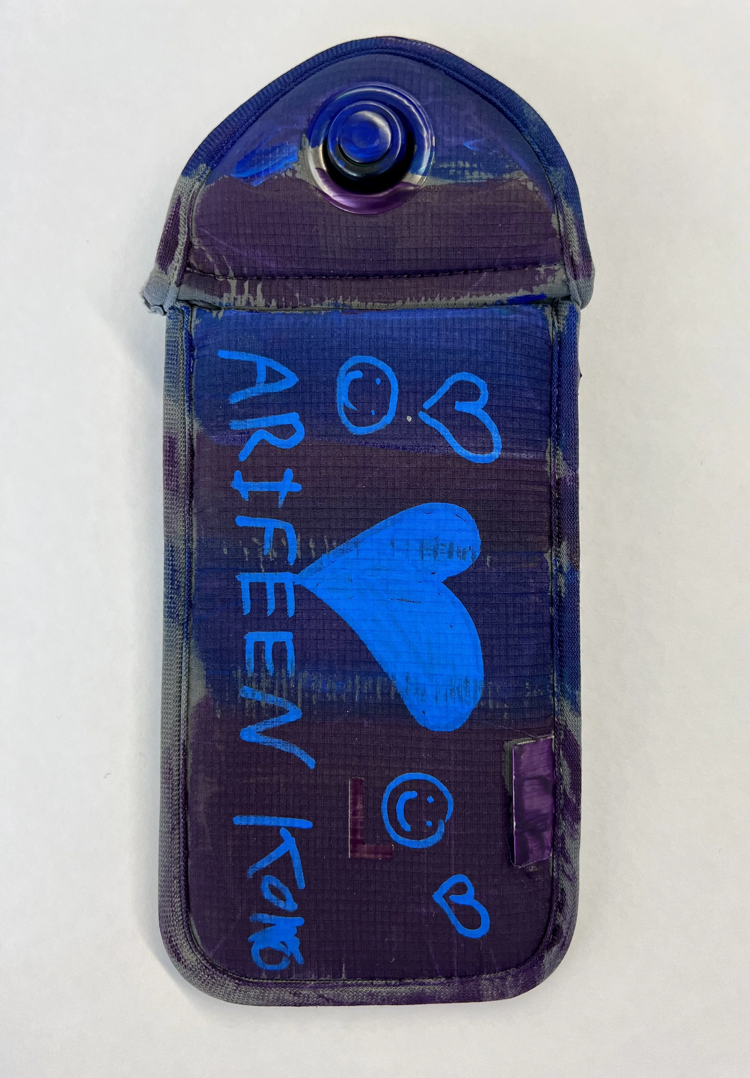 Student Pouch Artwork — Yondr