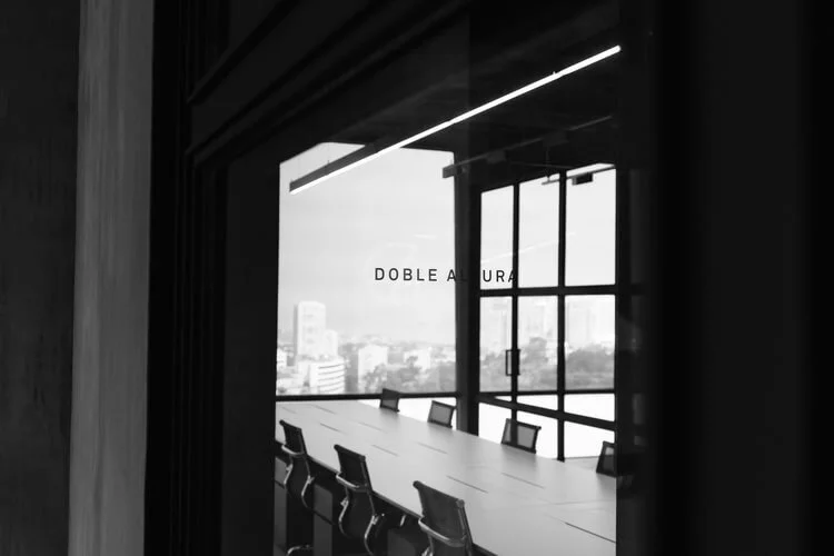 Proyecto de arquitectura de interiores en Oficinas Doble Altura en Lomas de Chapultepec