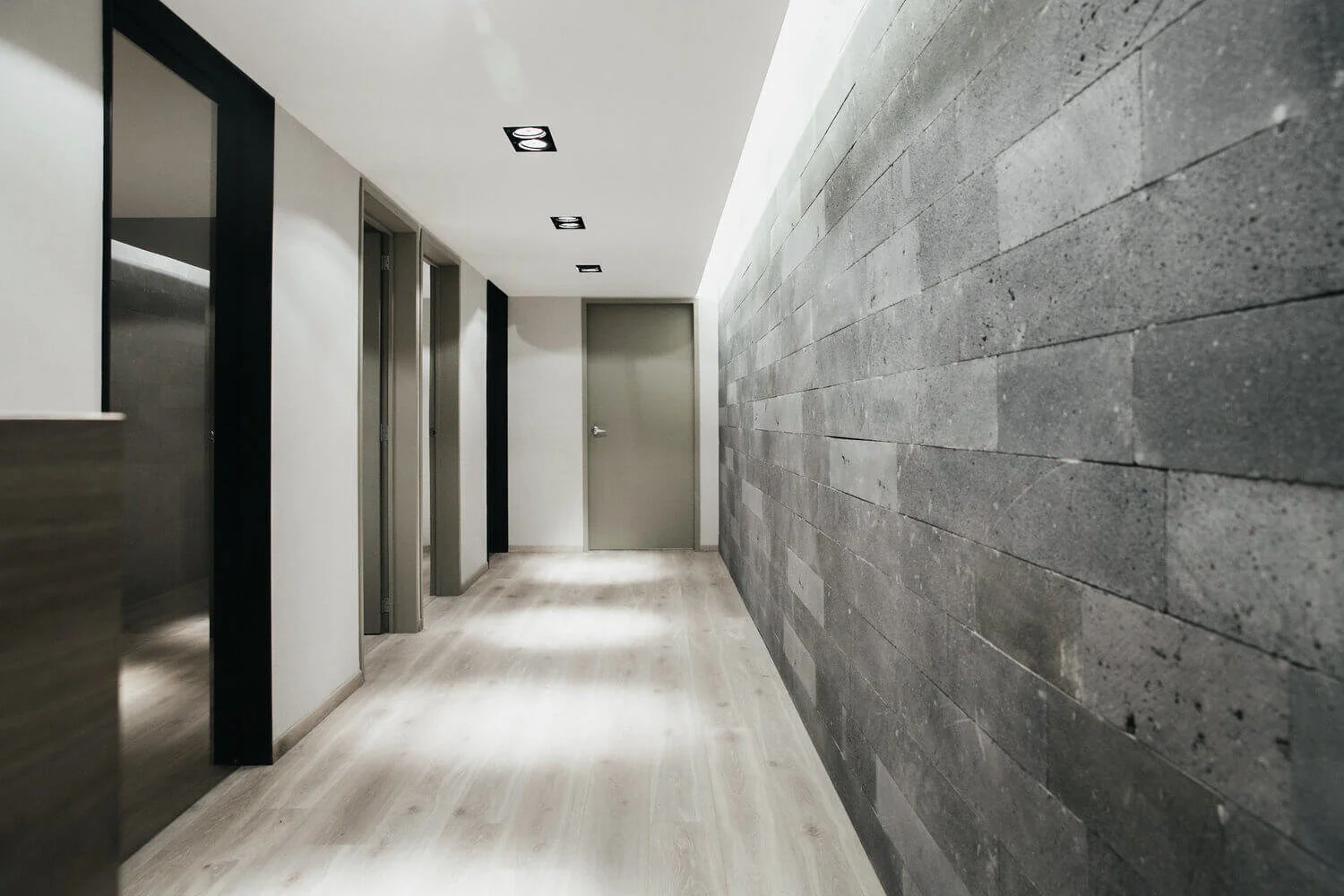 Proyecto de arquitectura de interiores en Oficinas Ciruelos en Bosques de las Lomas