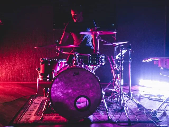Pretty cruisy weekend of gigs coming up.

Only public one is

Gallipoli Legion Club this Sunday! Keen to be back at a venue who loves supporting live and local music! **Here's a pretty pic of Nick from last weekend** #livemusic #newcastle #newcastlel