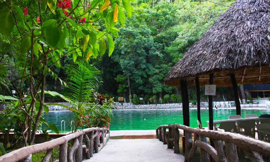Aguas termales taninul.jpg