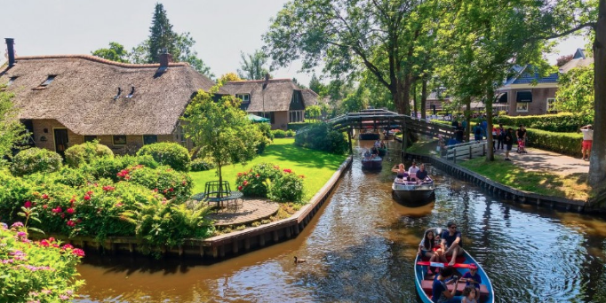 Giethoorn Village