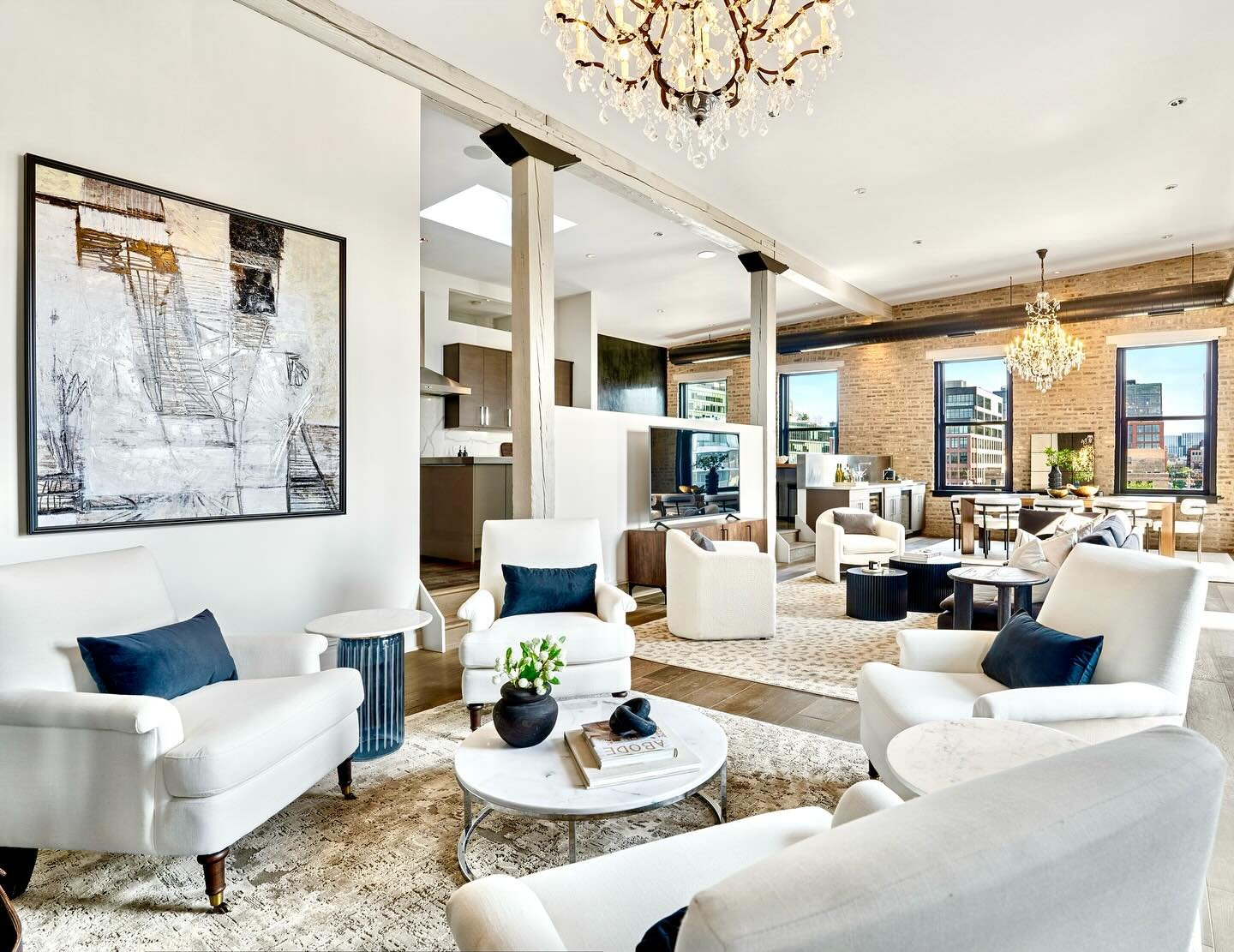 Interested? If your clients are looking to own in the 🔥🔥🔥Fulton Market district look no further. Just 5 hours on the market as of now! #pslehmanstaging #stagedtosell #boutiqueluxuryloftbuilding
