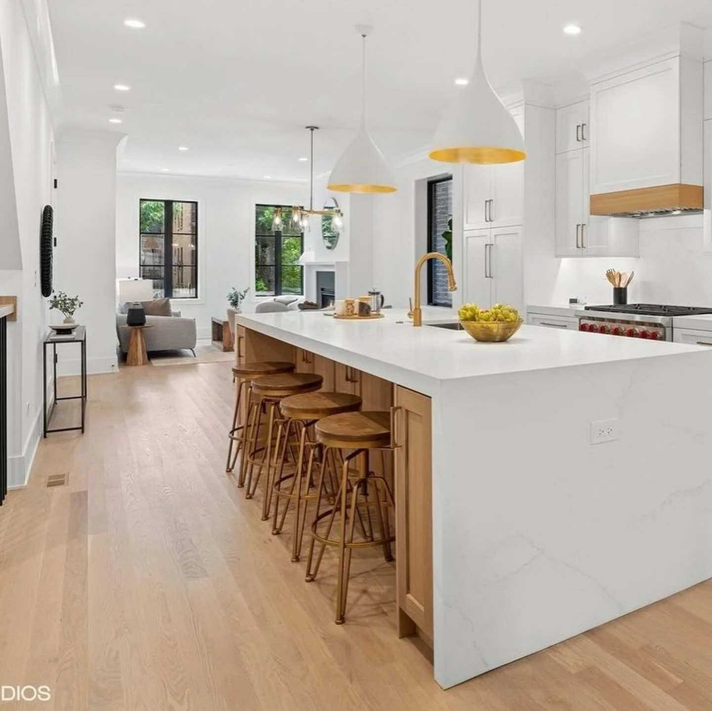 When is going from #1 to #2 a good thing? When unit #1 has sold and you need staging upstairs at unit #2 pronto. 😆🤗 We&rsquo;re so happy that the new construction units that we staged at 2118 N. Sheffield for the Lowe Group are selling quickly now!