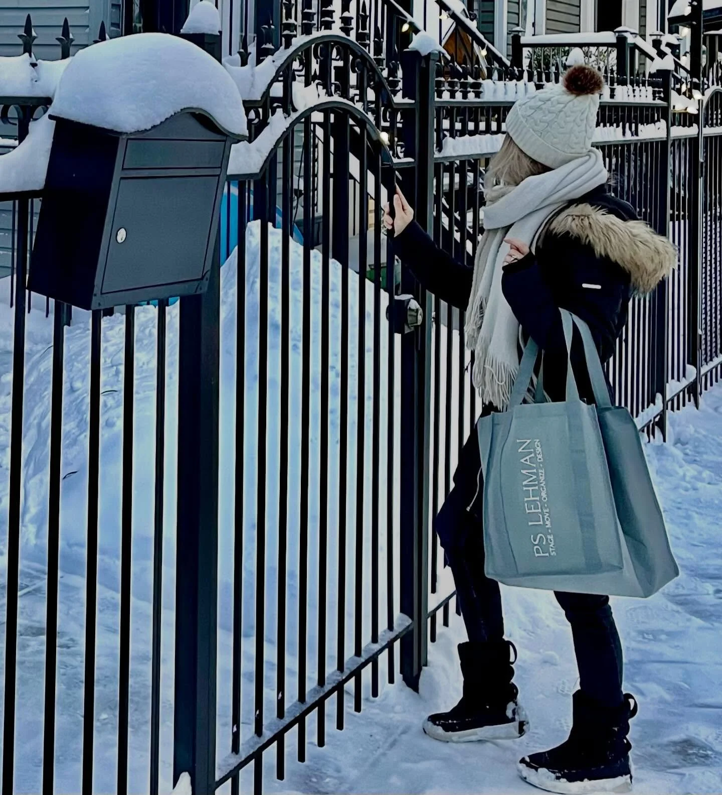 The weather doesn&rsquo;t stop us from staging for you! We&rsquo;re on schedule every day of the year, despite the Chicago snow and the cold temps. You can count on us to be there when you need us. 💪