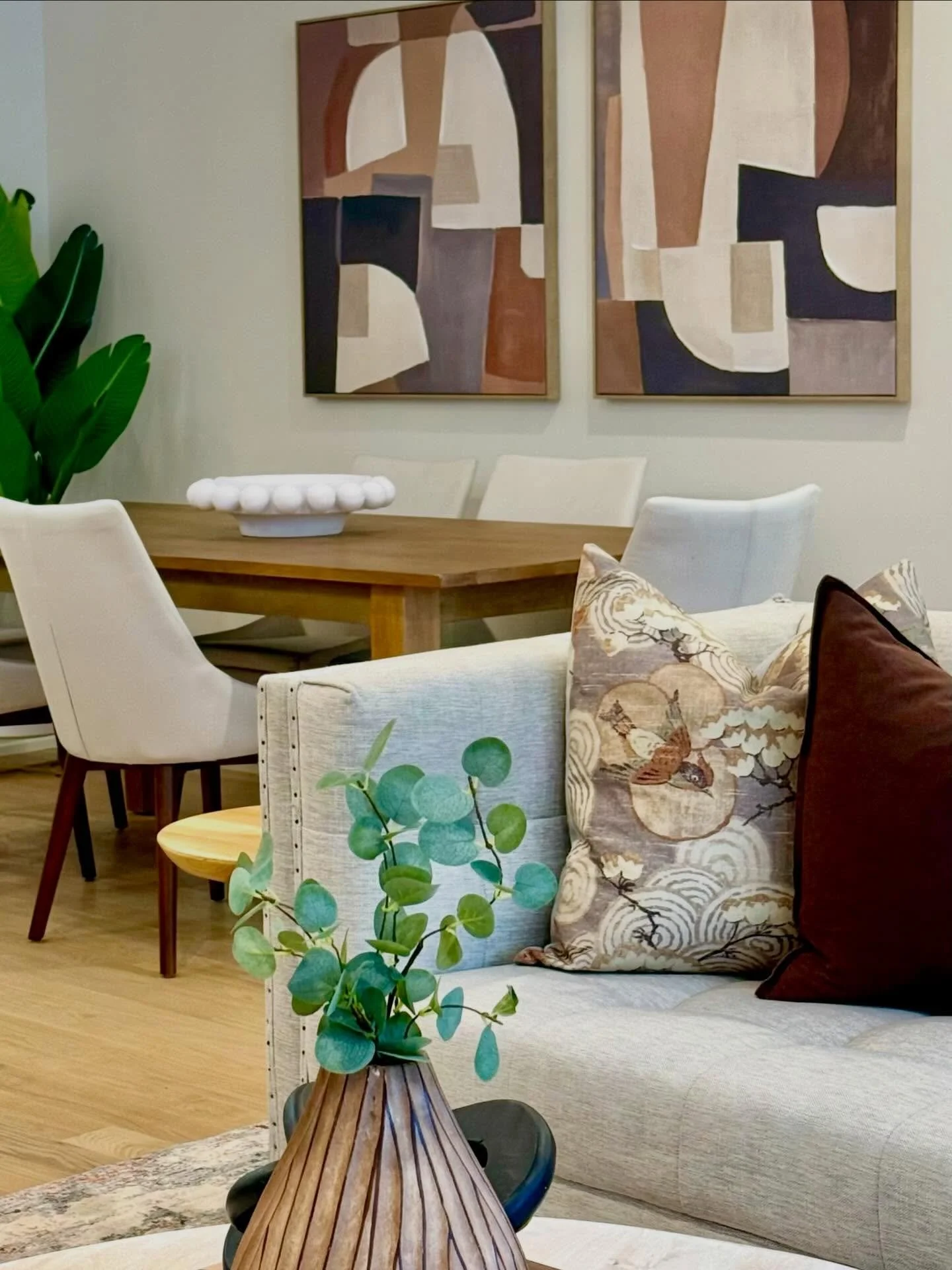 It all came together perfectly for agent Ian Halpin&rsquo;s new project at 1632 N. Hollywood! If you have clients looking in Andersonville, they are going to love this new construction home! Contact Ian for a showing. ☘️
#stagedbypslehman #justlisted