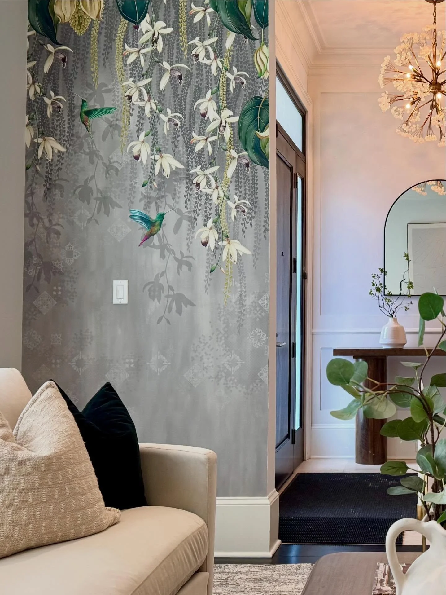 Here&rsquo;s a sneak peek of some really amazing wallpapered rooms we staged for @thedawnmckennagroup. Address to come soon! #justlisted #wallpaperwednesdays #ilovewallpaper❤️