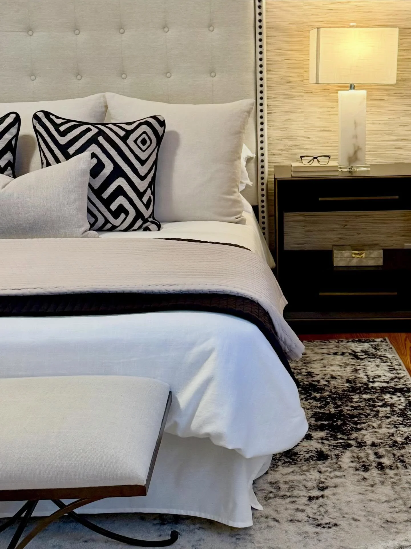 Loving the black and white 💕 #stagedbypslehman #bedroomstaging #luxurybedding #luxurious
