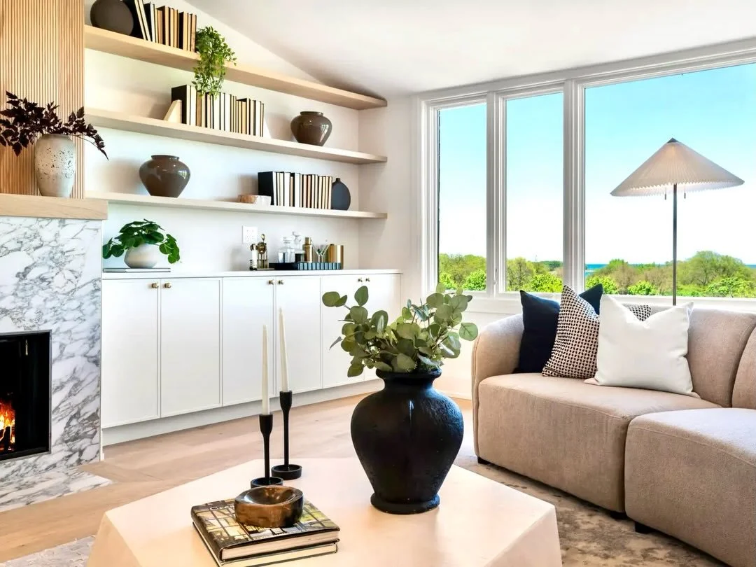 This beautifully renovated home has finally been staged and introduced to market! Contact agent Danielle Dowell for all of the details about 3700 N. Lakeshore Dr., #702.
#stagedbypslehman #stagingchicago #lakeshoreliving #chicagohomesforsale