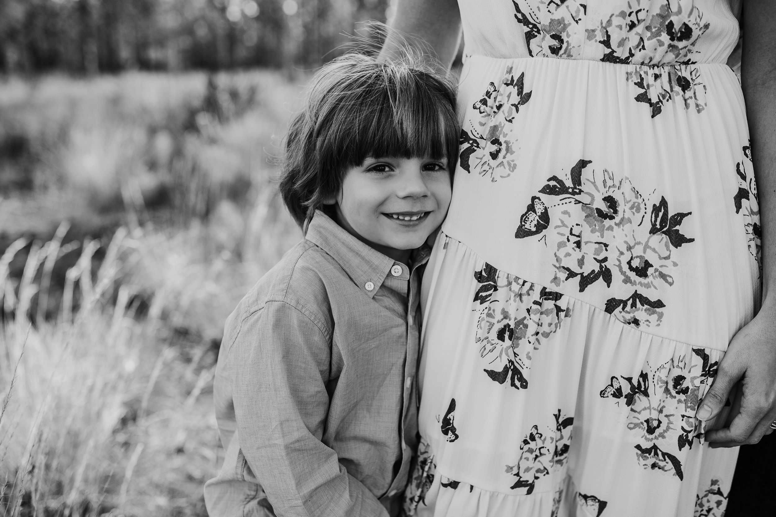 Lake Mary Family Photographer and what to wear to a family photoshoot in a field