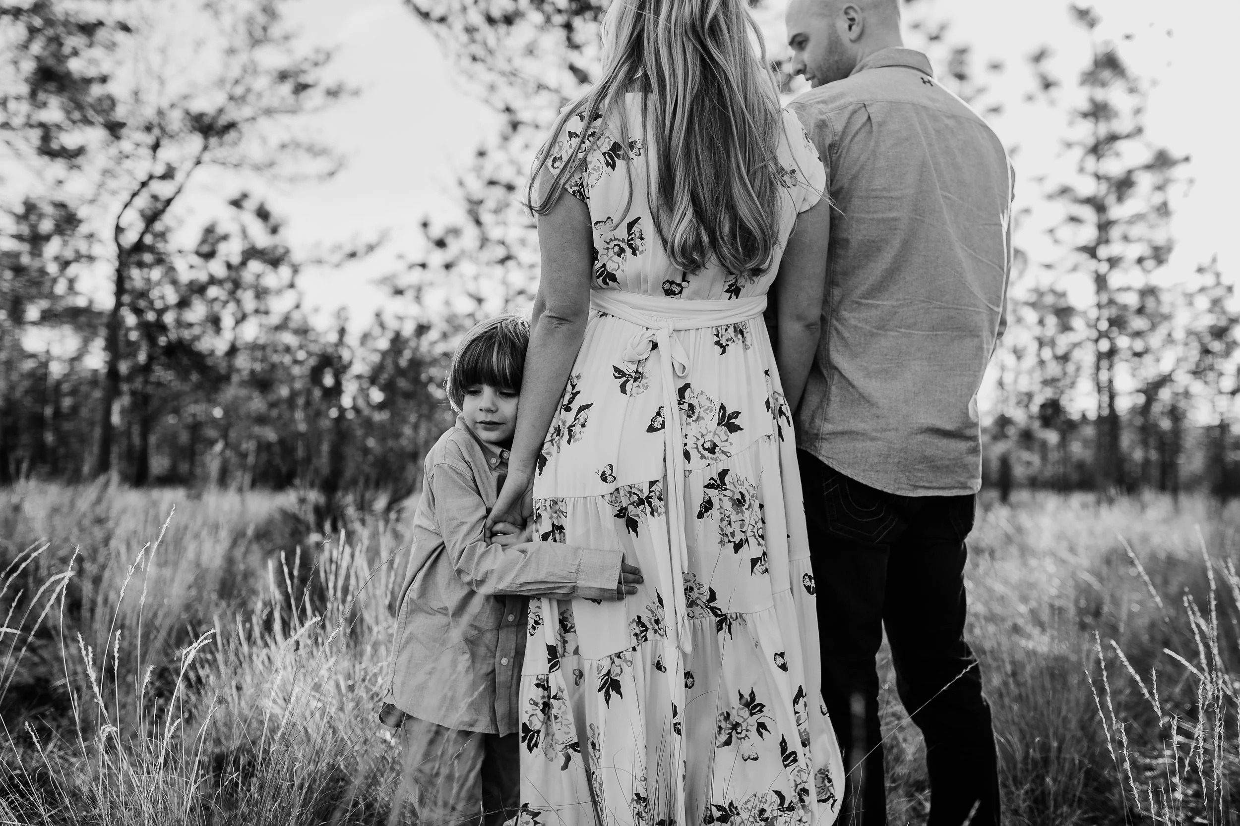 Lake Mary Family Photographer and what to wear to a family photoshoot in a field
