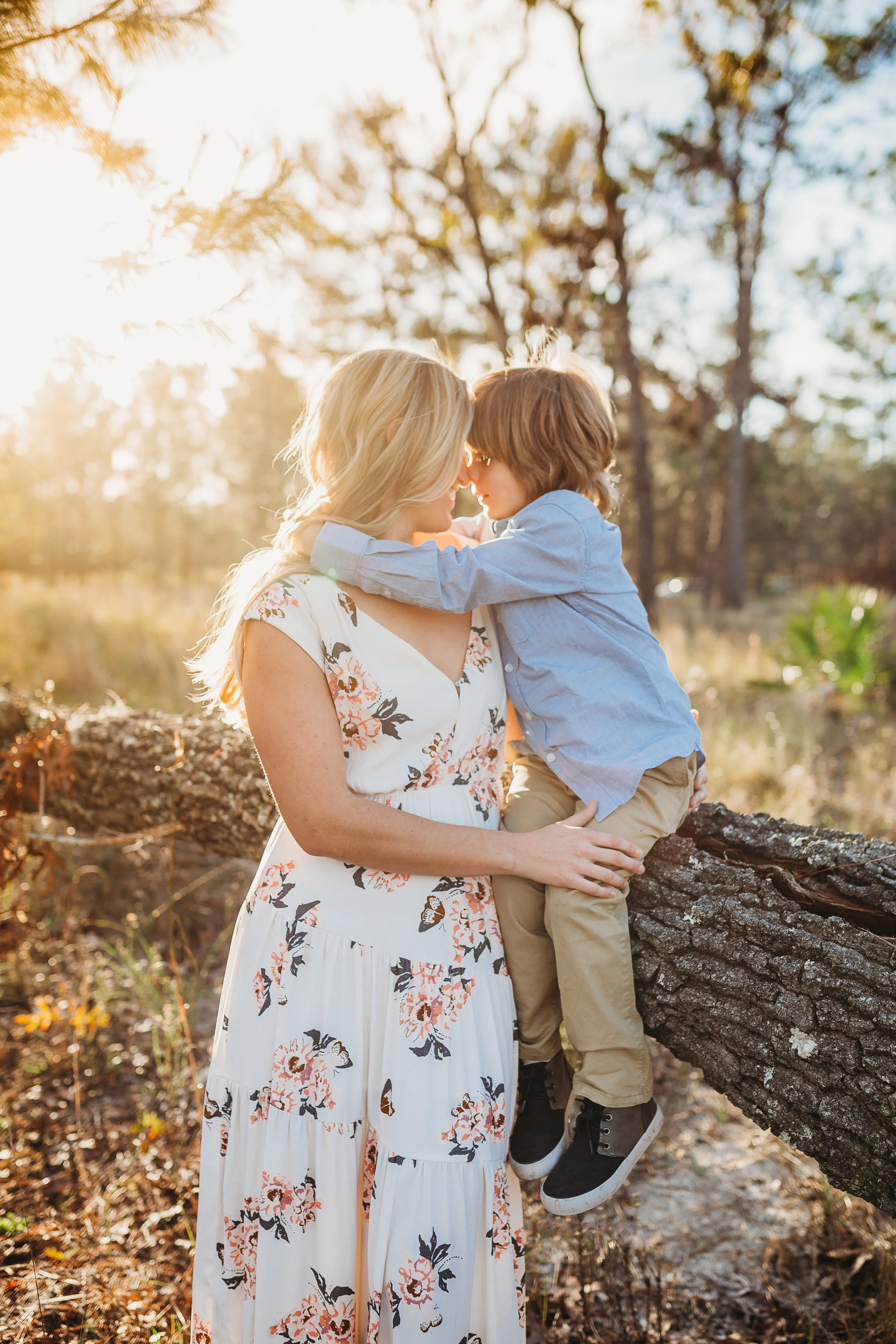 Lake Mary Family Photographer and what to wear to a family photoshoot in a field