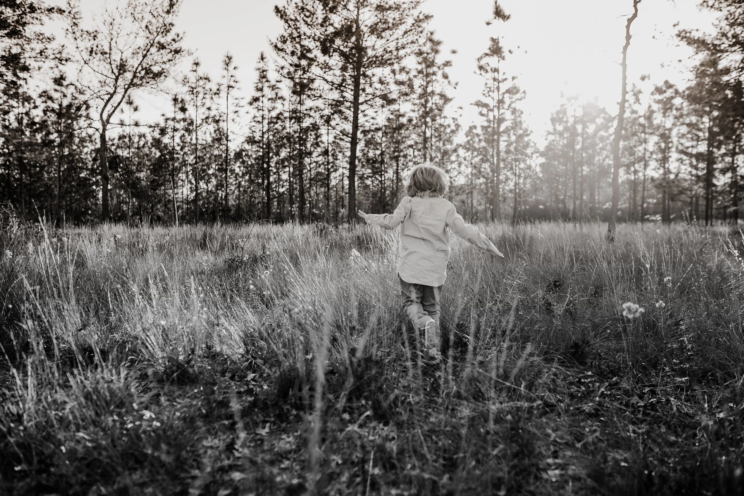 Lake Mary Family Photographer and what to wear to a family photoshoot in a field