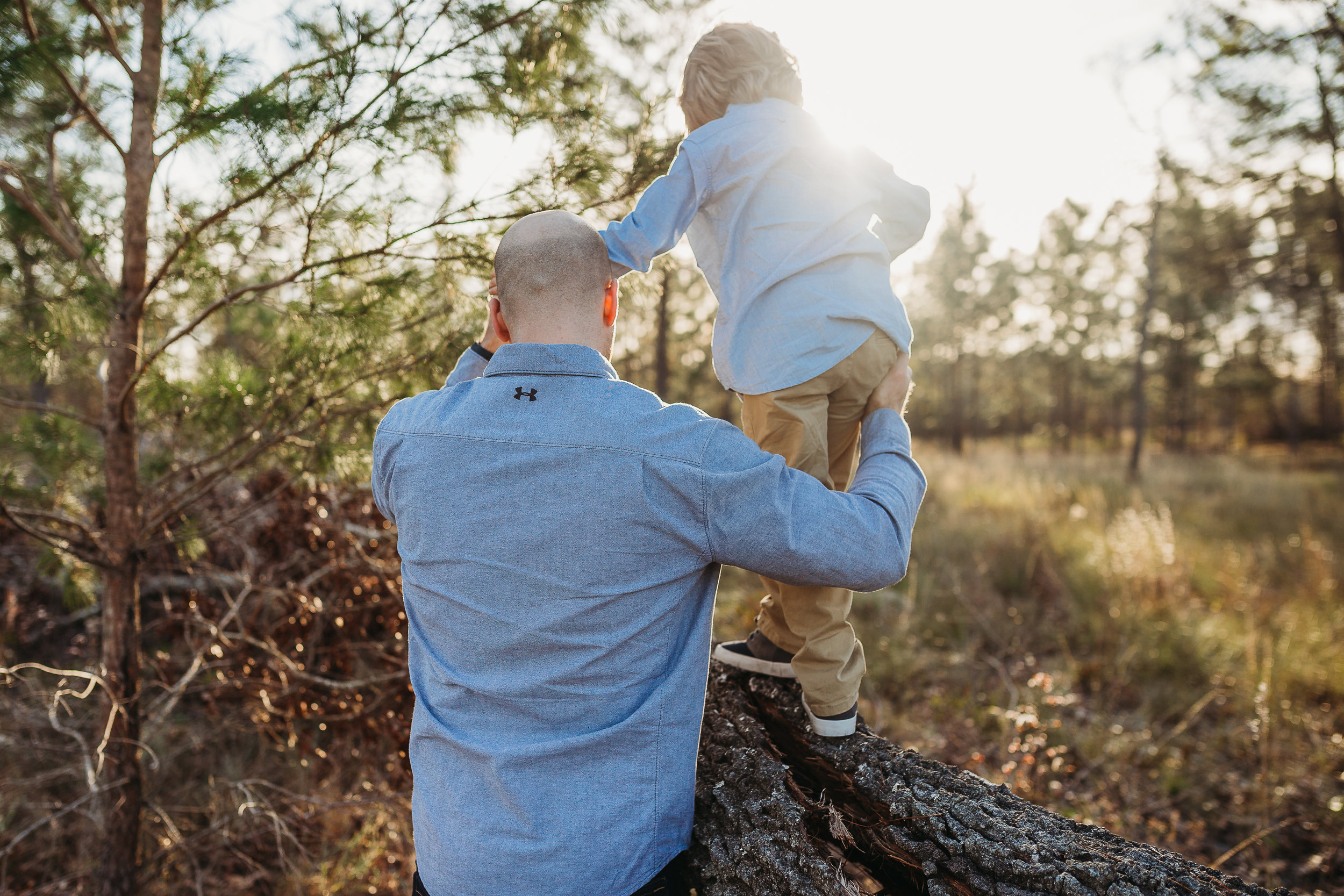 Lake Mary Family Photographer and what to wear to a family photoshoot in a field