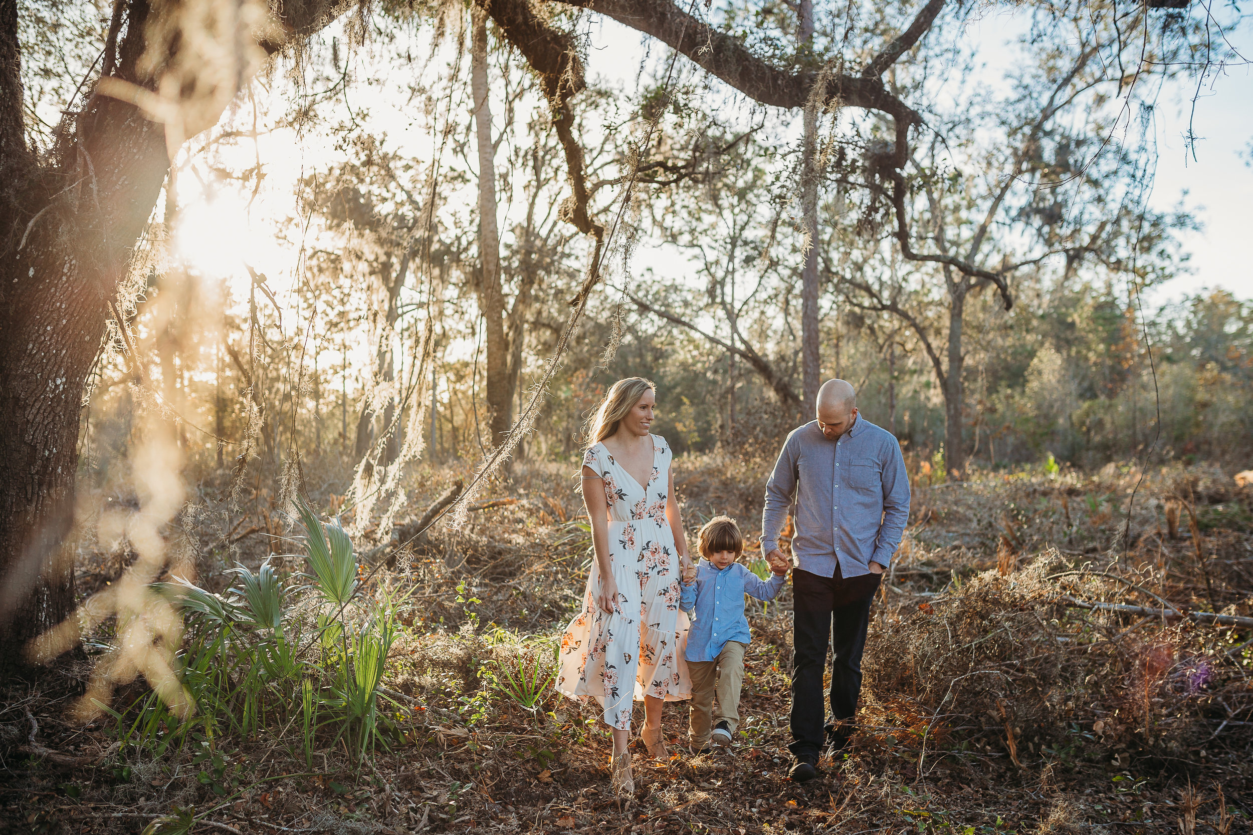 Lake Mary Family Photographer and what to wear to a family photoshoot in a field