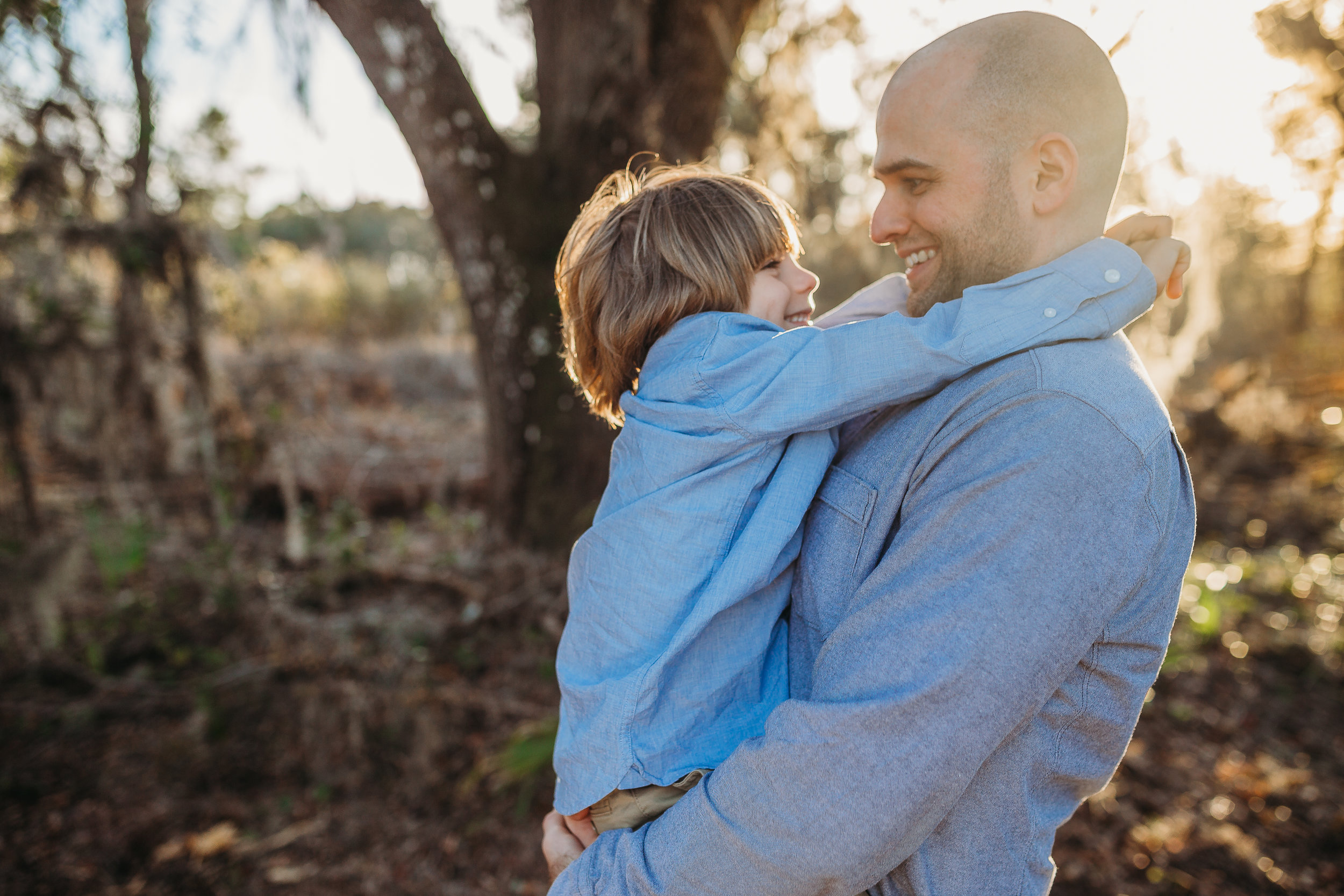 Lake Mary Family Photographer and what to wear to a family photoshoot in a field