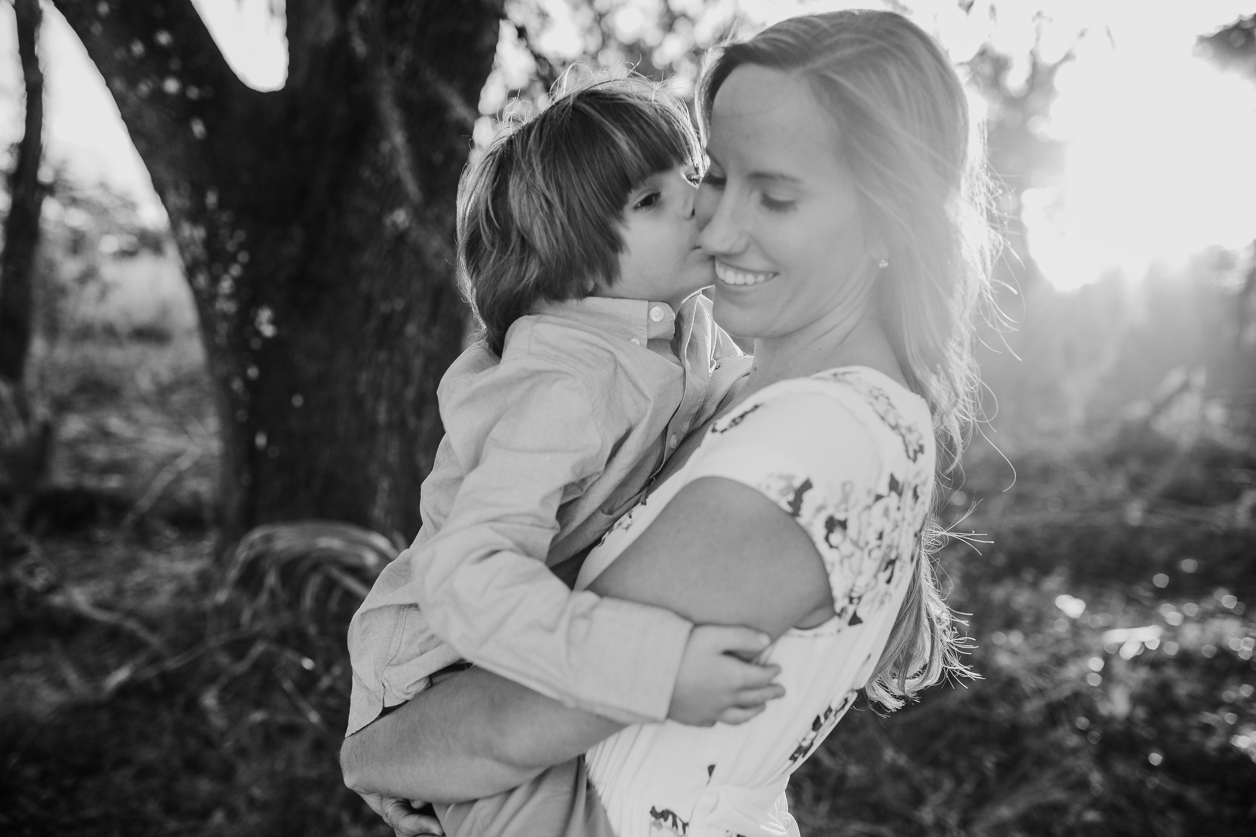 Lake Mary Family Photographer and what to wear to a family photoshoot in a field