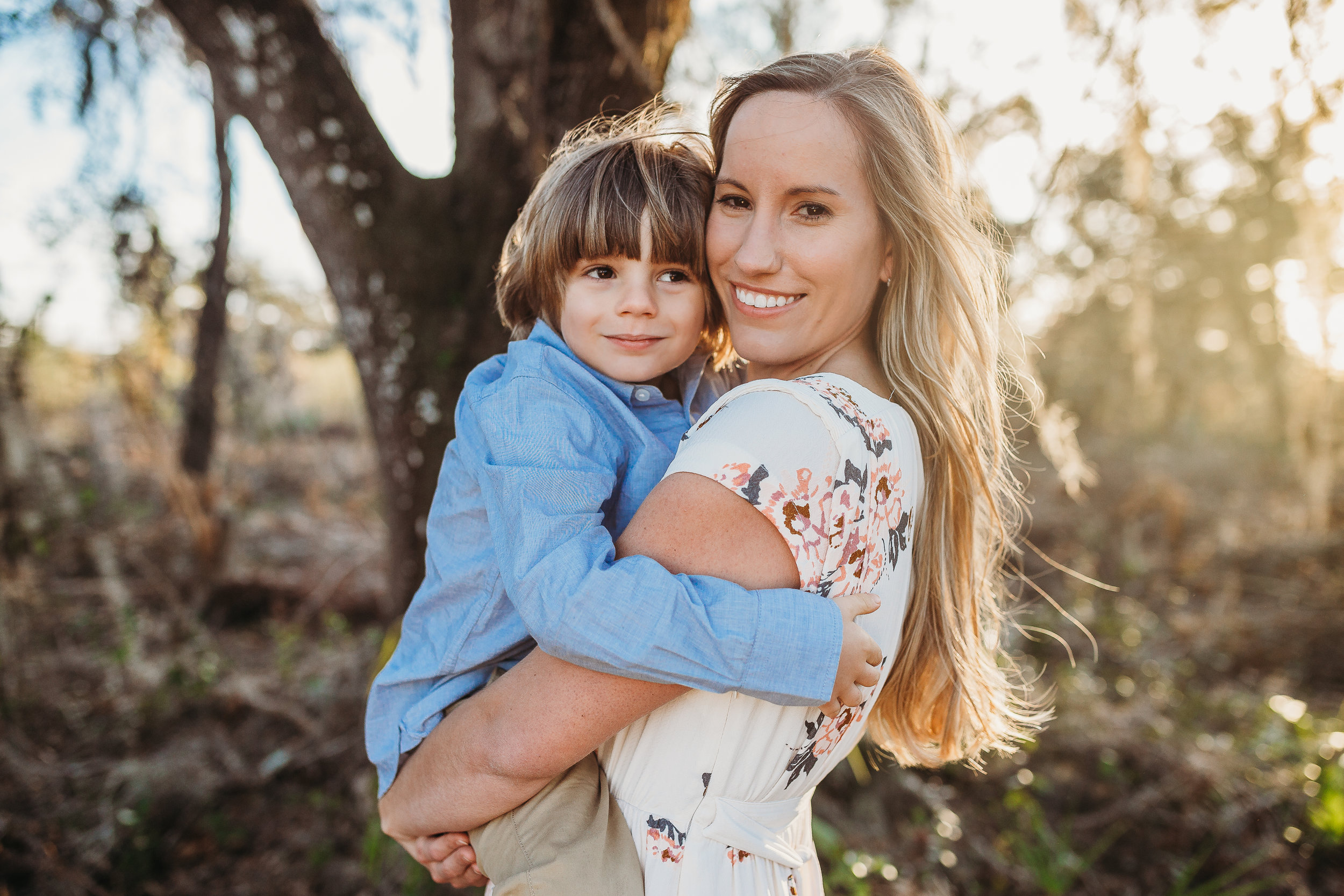 Lake Mary Family Photographer and what to wear to a family photoshoot in a field