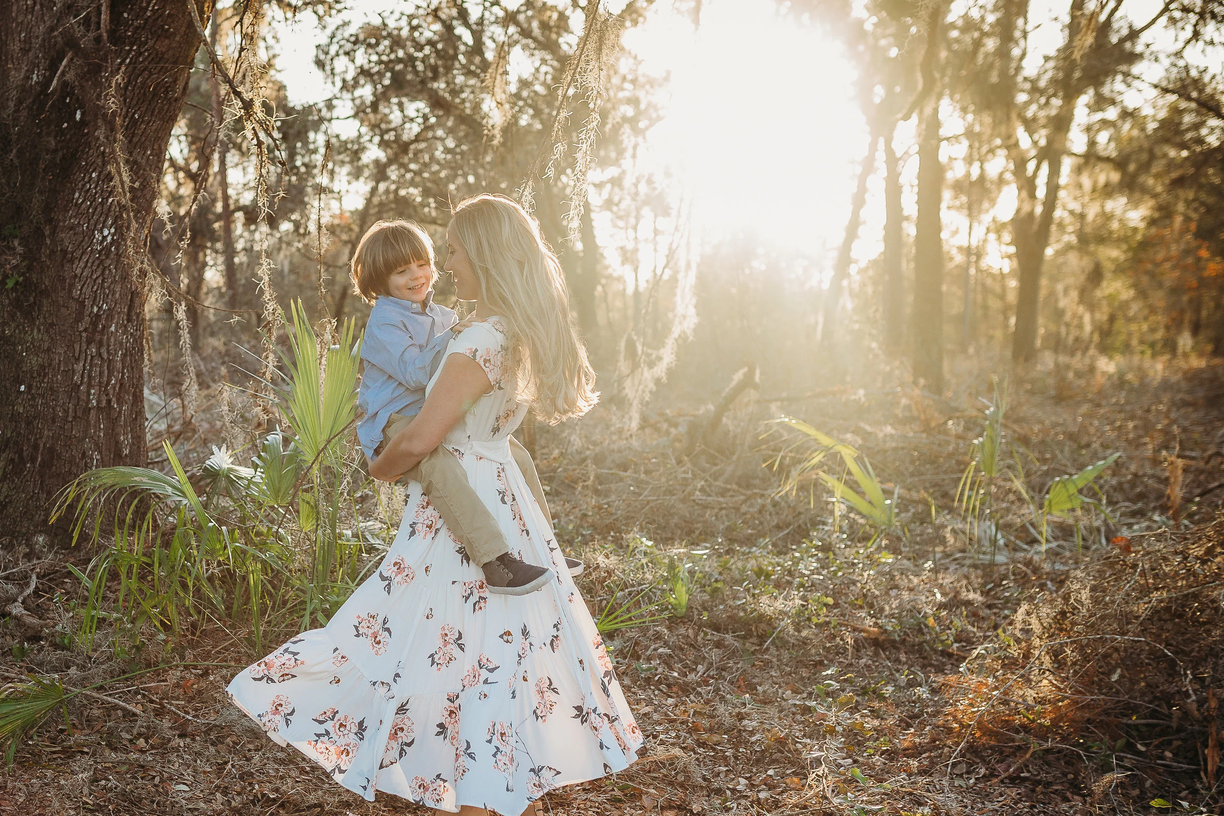 Lake Mary Family Photographer and what to wear to a family photoshoot in a field