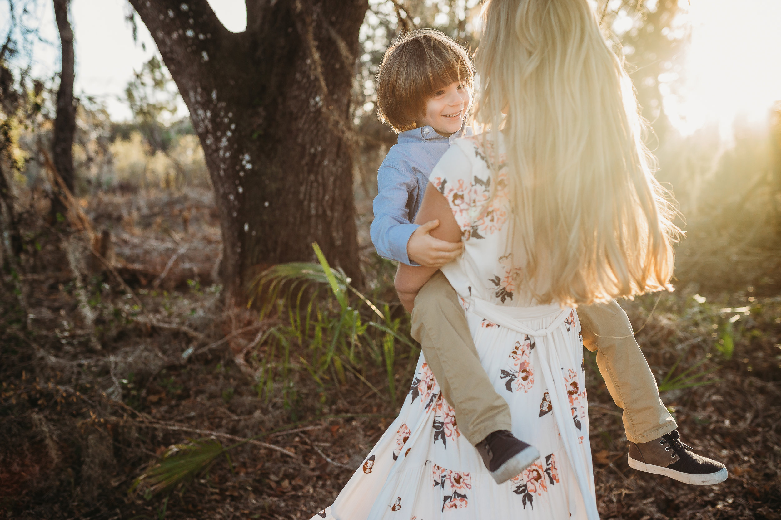 Lake Mary Family Photographer and what to wear to a family photoshoot in a field