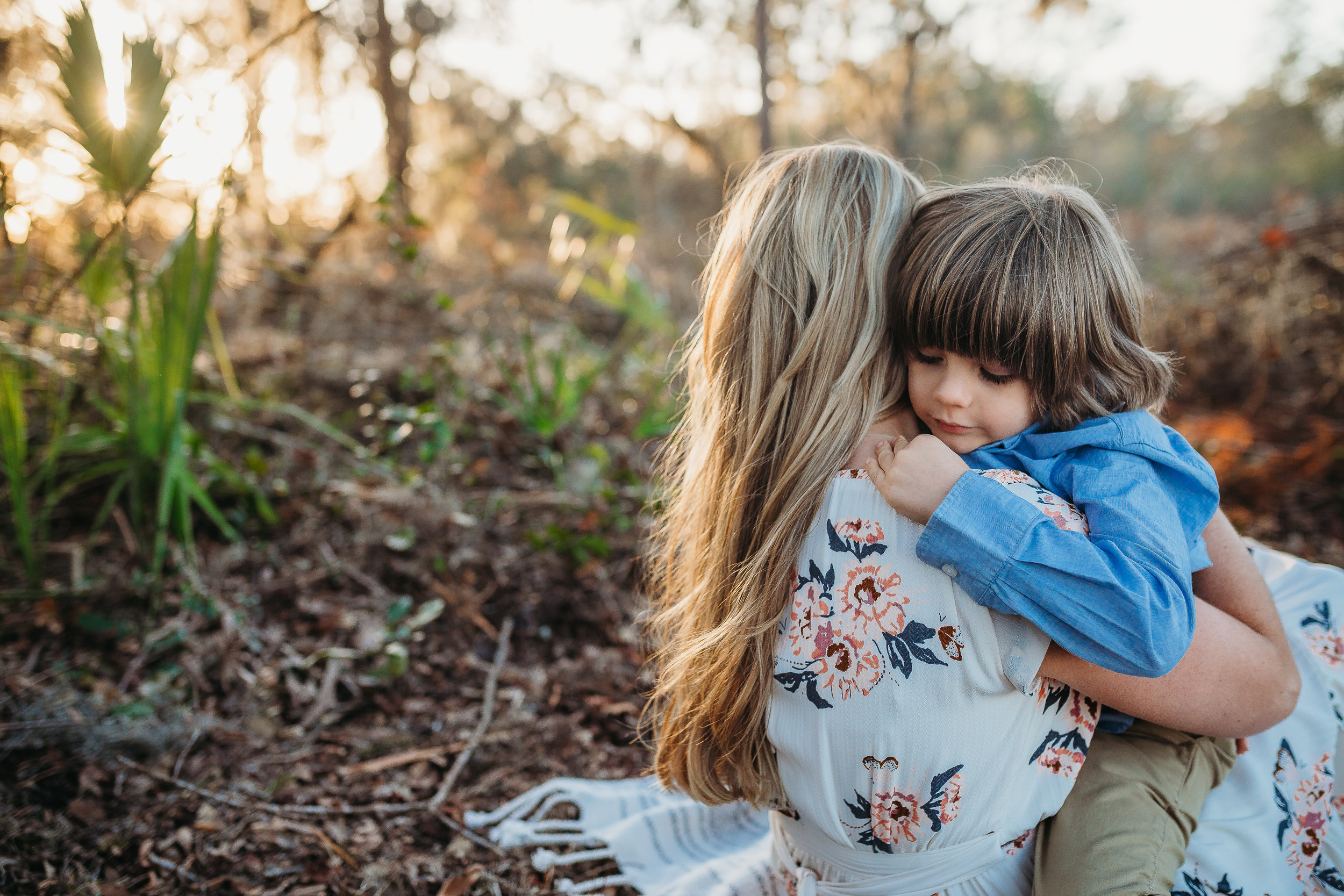 Lake Mary Family Photographer and what to wear to a family photoshoot in a field