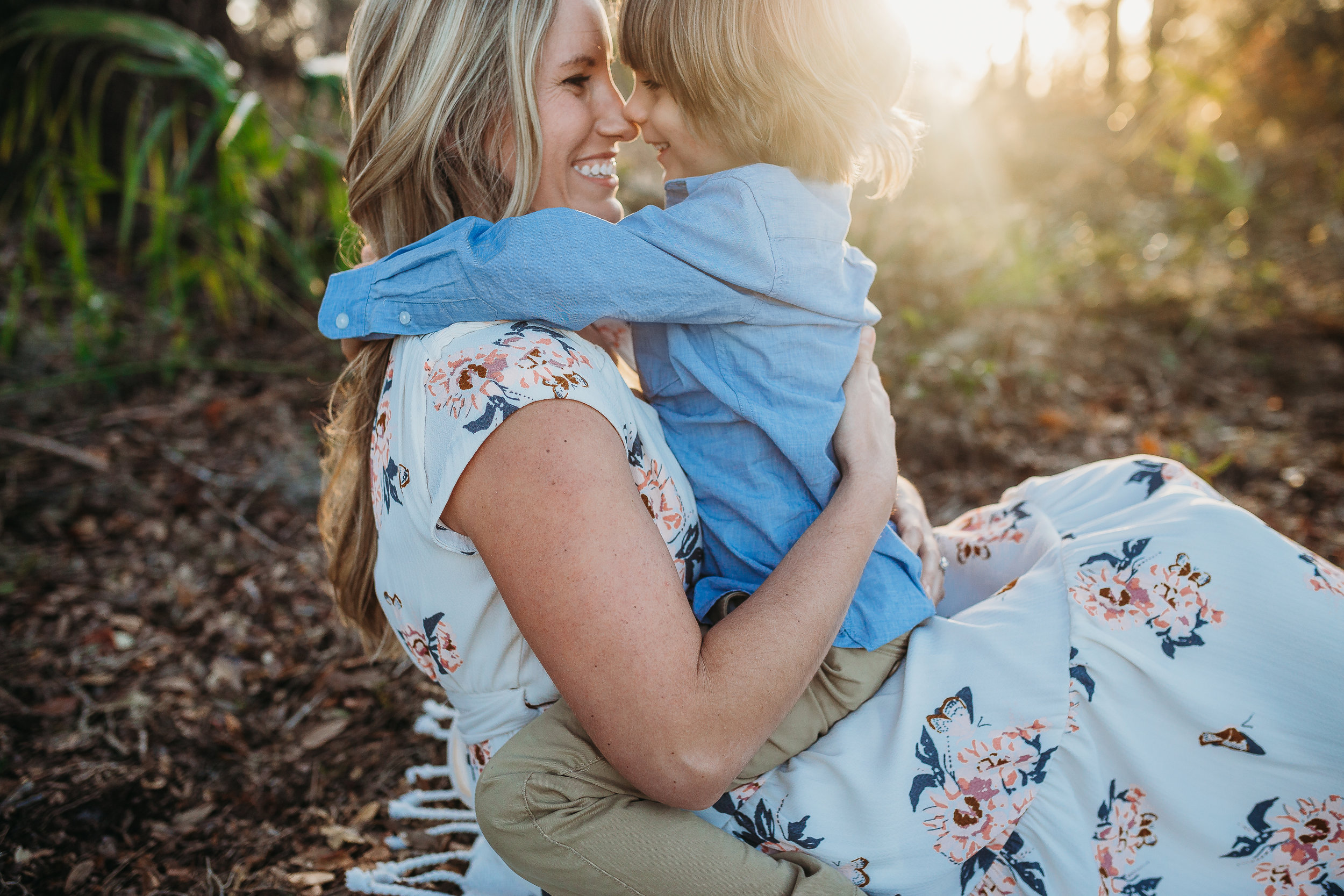 Lake Mary Family Photographer and what to wear to a family photoshoot in a field