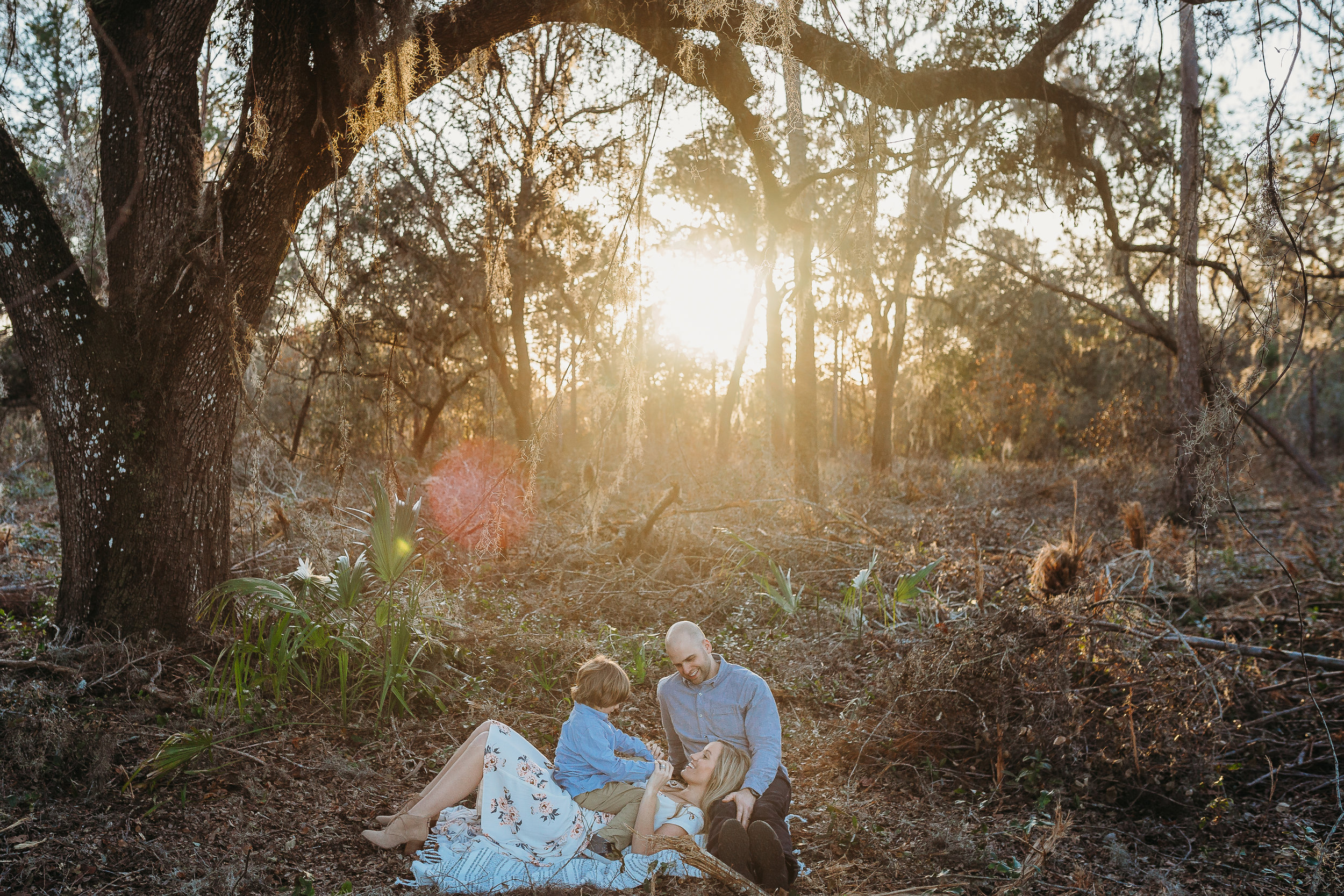 Lake Mary Family Photographer and what to wear to a family photoshoot in a field