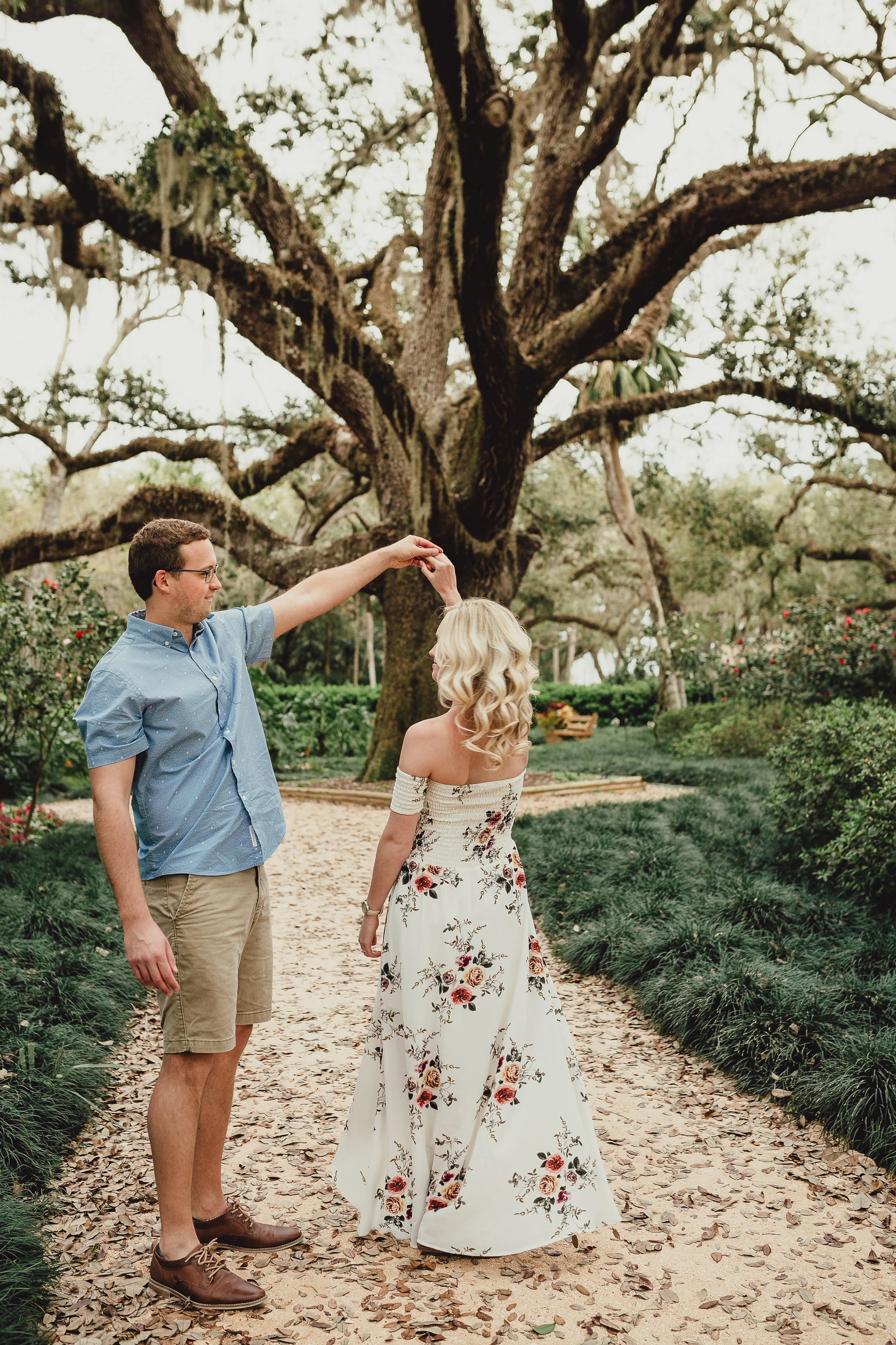 Daytona Beach Engagement Photographer, Washington Oaks Gardens engagement pictures