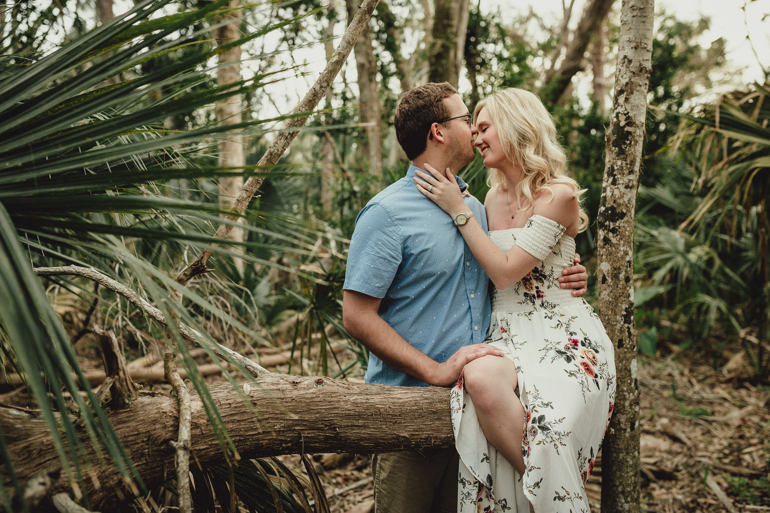 Daytona Beach Engagement Photographer, Washington Oaks Gardens engagement pictures