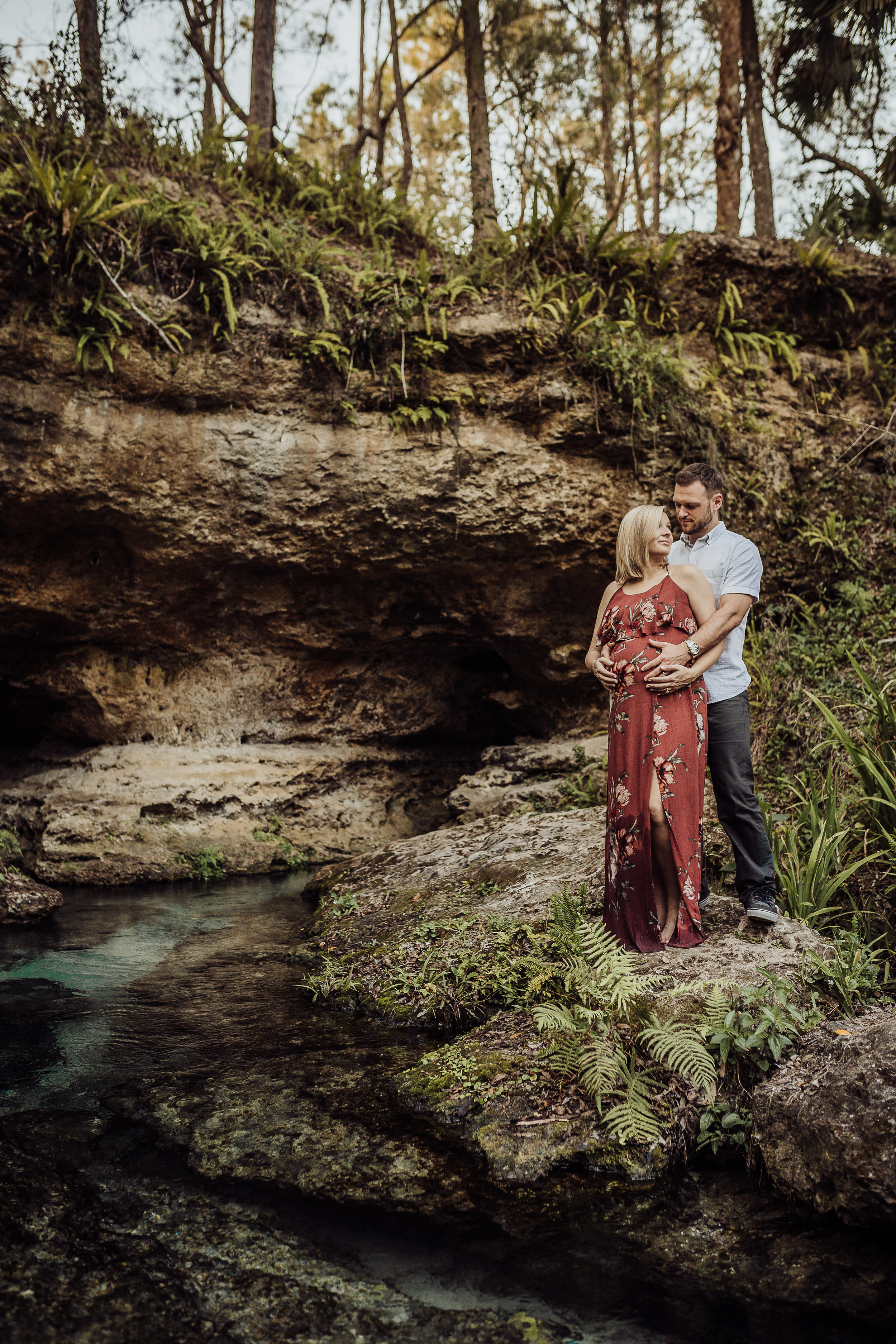 Orlando Maternity Photographer with session location at Kelly Spring park with a boho maxi dress