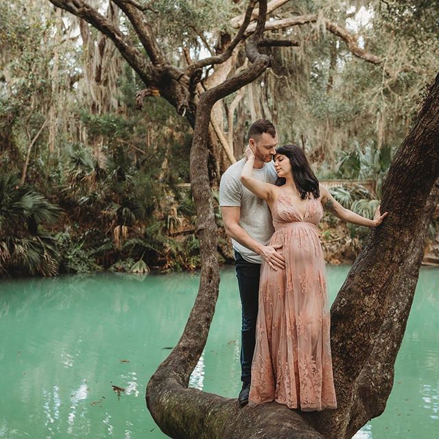 We squeezed in a last minute maternity shoot before going on my own maternity leave 🤰🏼and I&rsquo;m so glad I did because these two completely ROCKED it! I mean major swoon! Even nature came out to play with this crazy glowing water! 😍 Can&rsquo;t