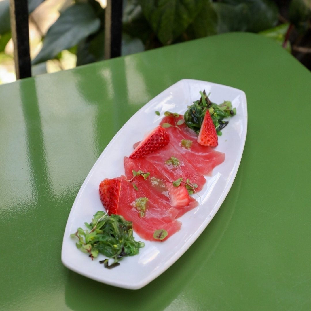 Introducing our new Ahi Sashimi!🐠🍓
Featured on our Small Bites Menu, the sliced Ahi Sashimi is plated with strawberries, kizami (pickled wasabi), wakame seaweed, fresh lime, sanbaizu, and ginger soy (spicy|dairy-free).