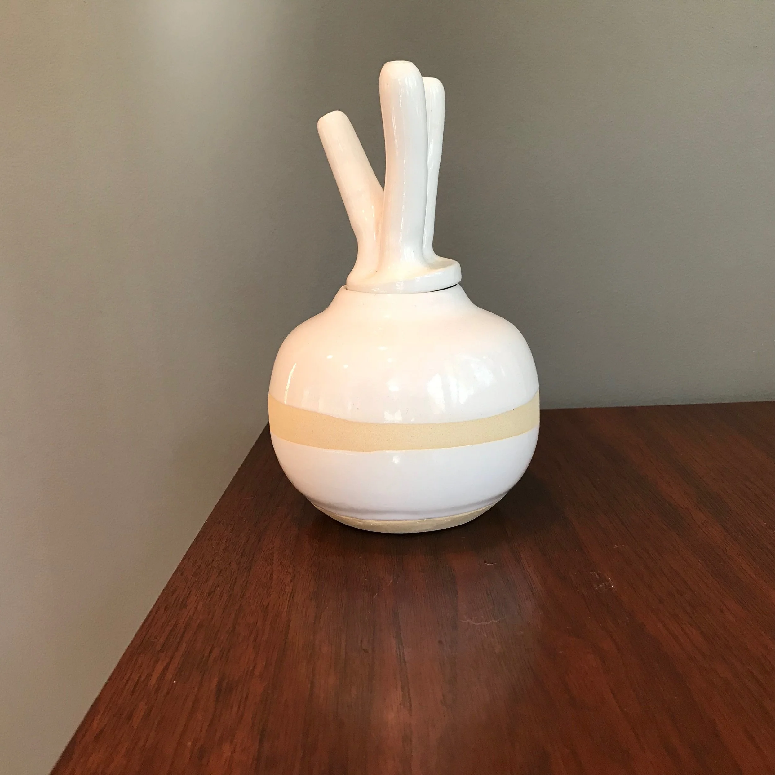 orb and stopper with three tentacles