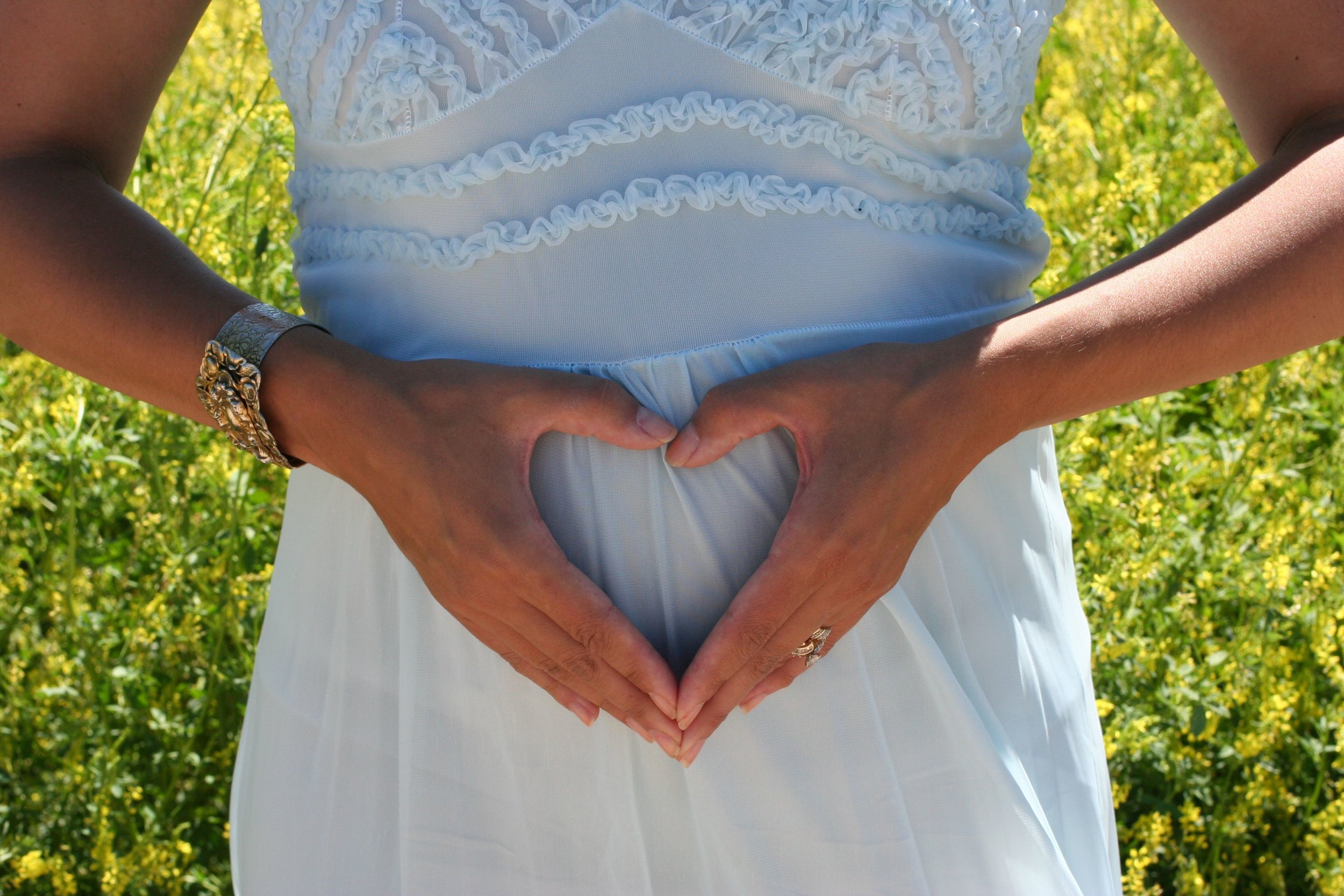 Staging Your Own Maternity Photographs
