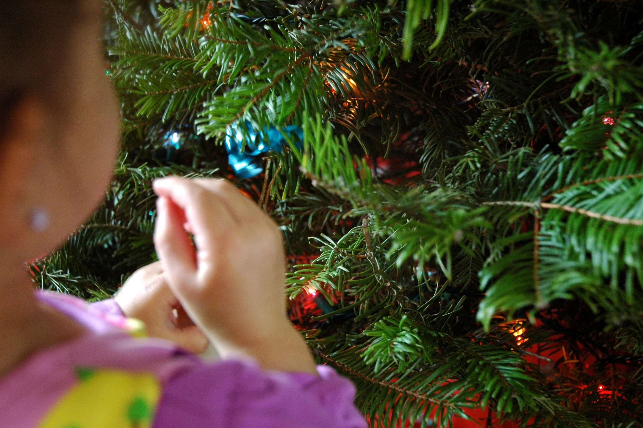 christmas-decor-with-kids-2.jpg