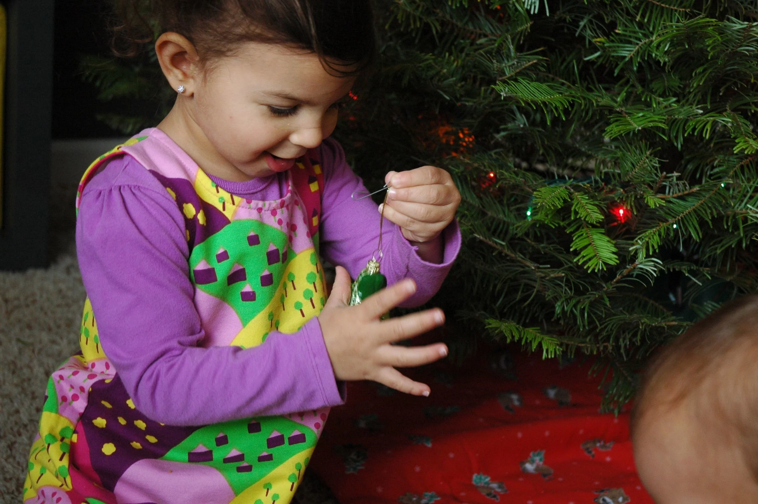 christmas-decorating-with-babies.jpg