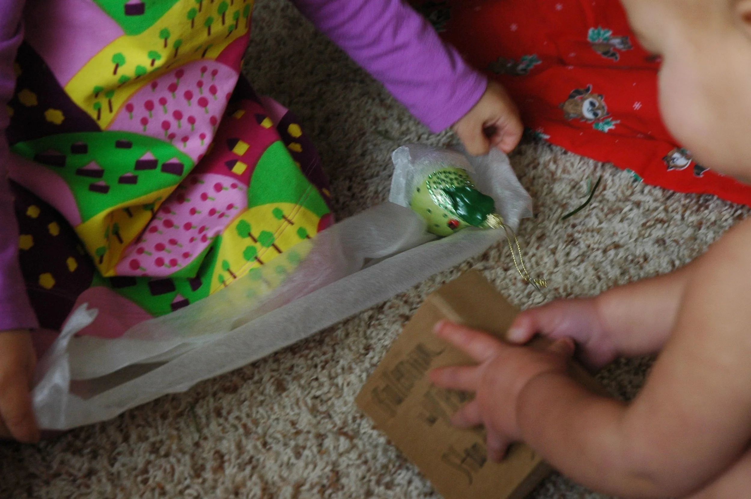 christmas-ornaments-with-toddlers.jpg