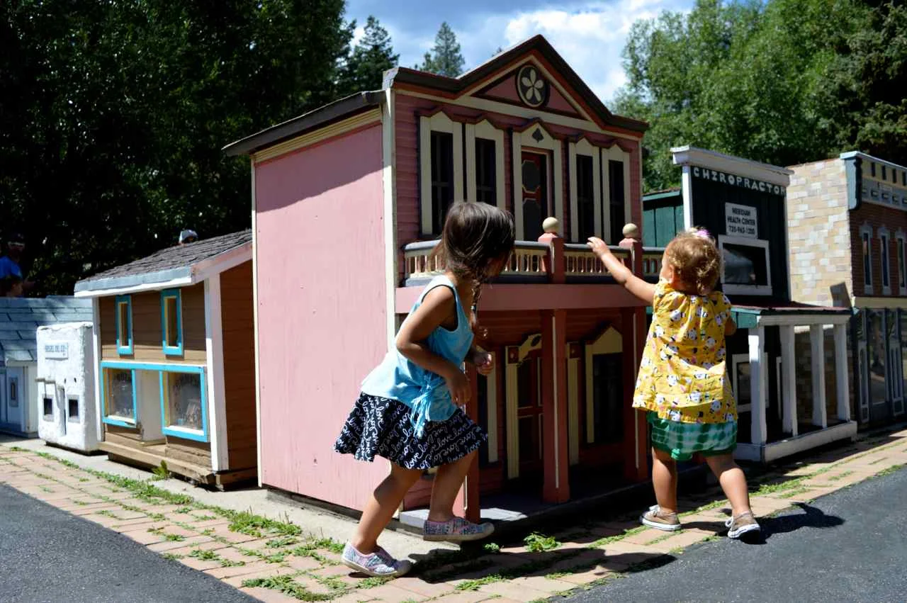 tiny-town-13.jpg