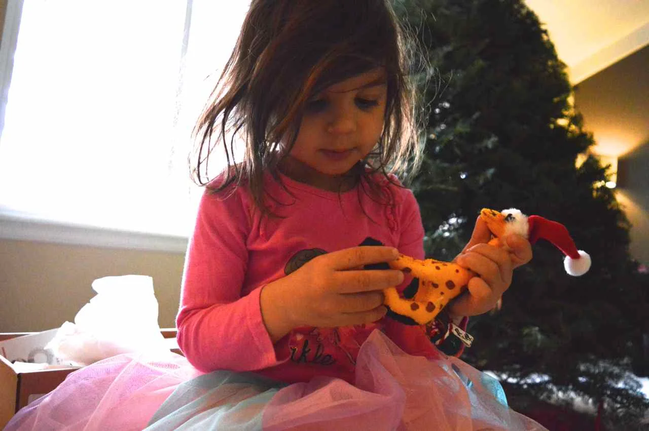 Christmas-decorating-2016-with-toddlers-5.jpg
